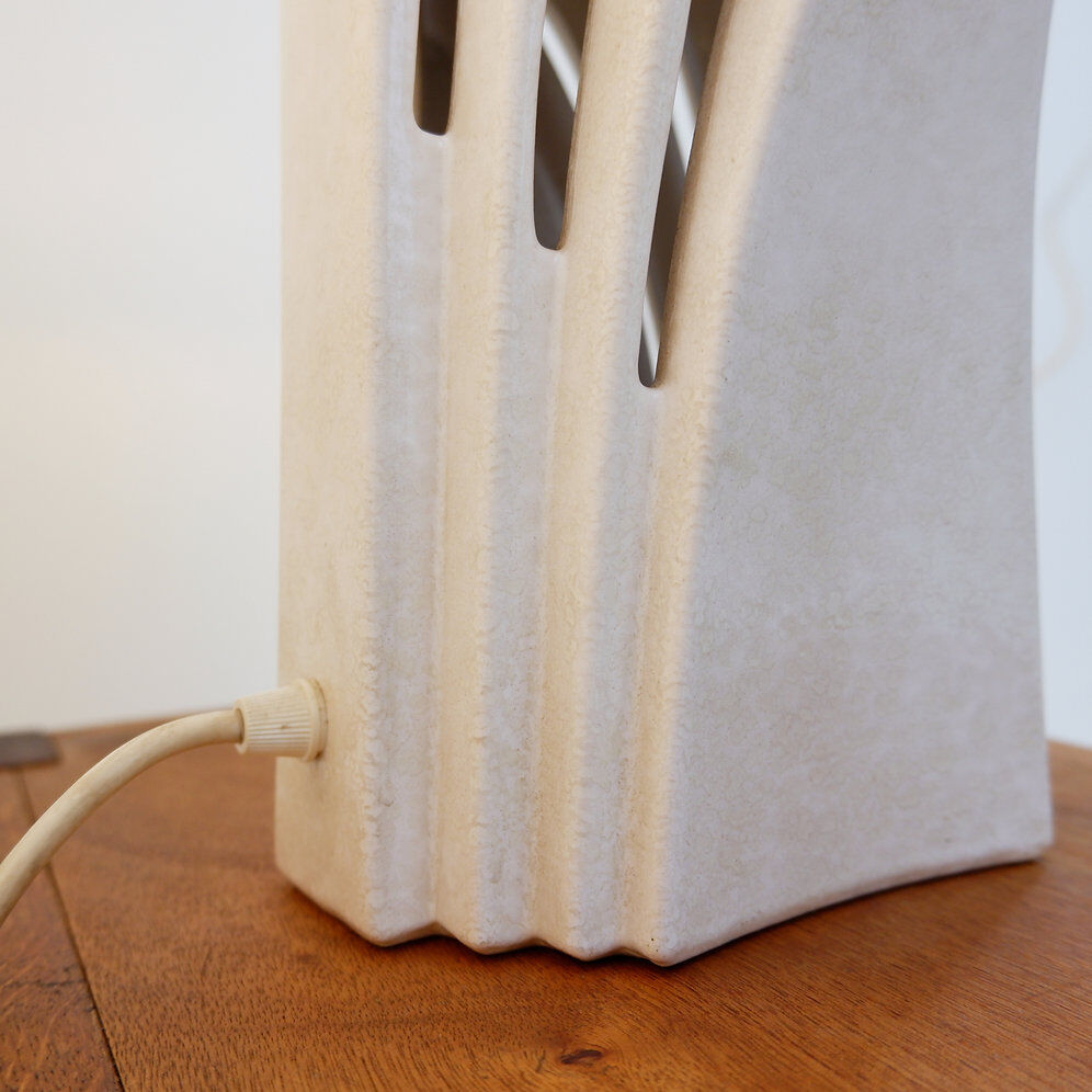 Large white ceramic fan-shaped table lamp - Art Deco style