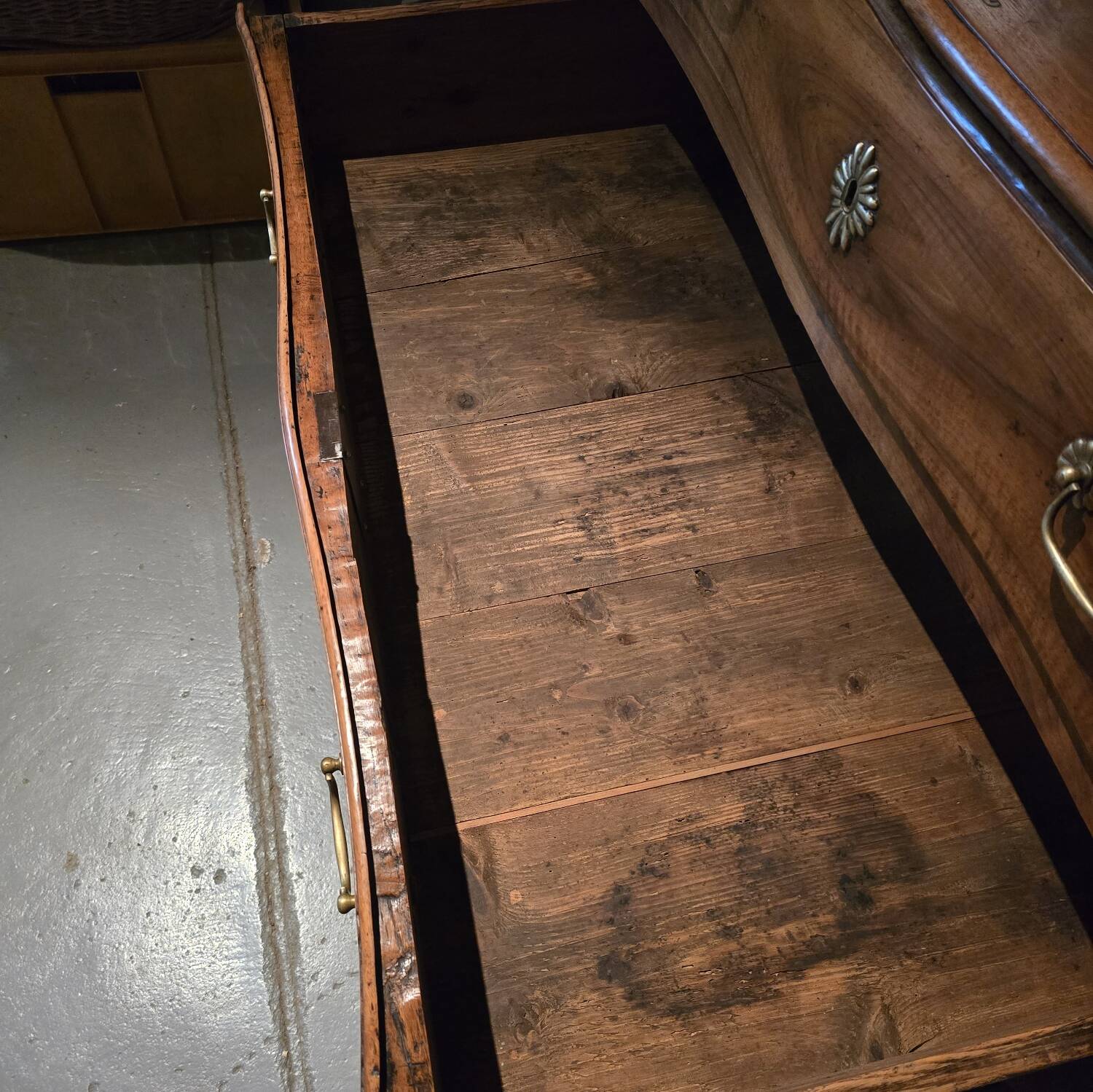 Curved Louis XV commode, 18th century.