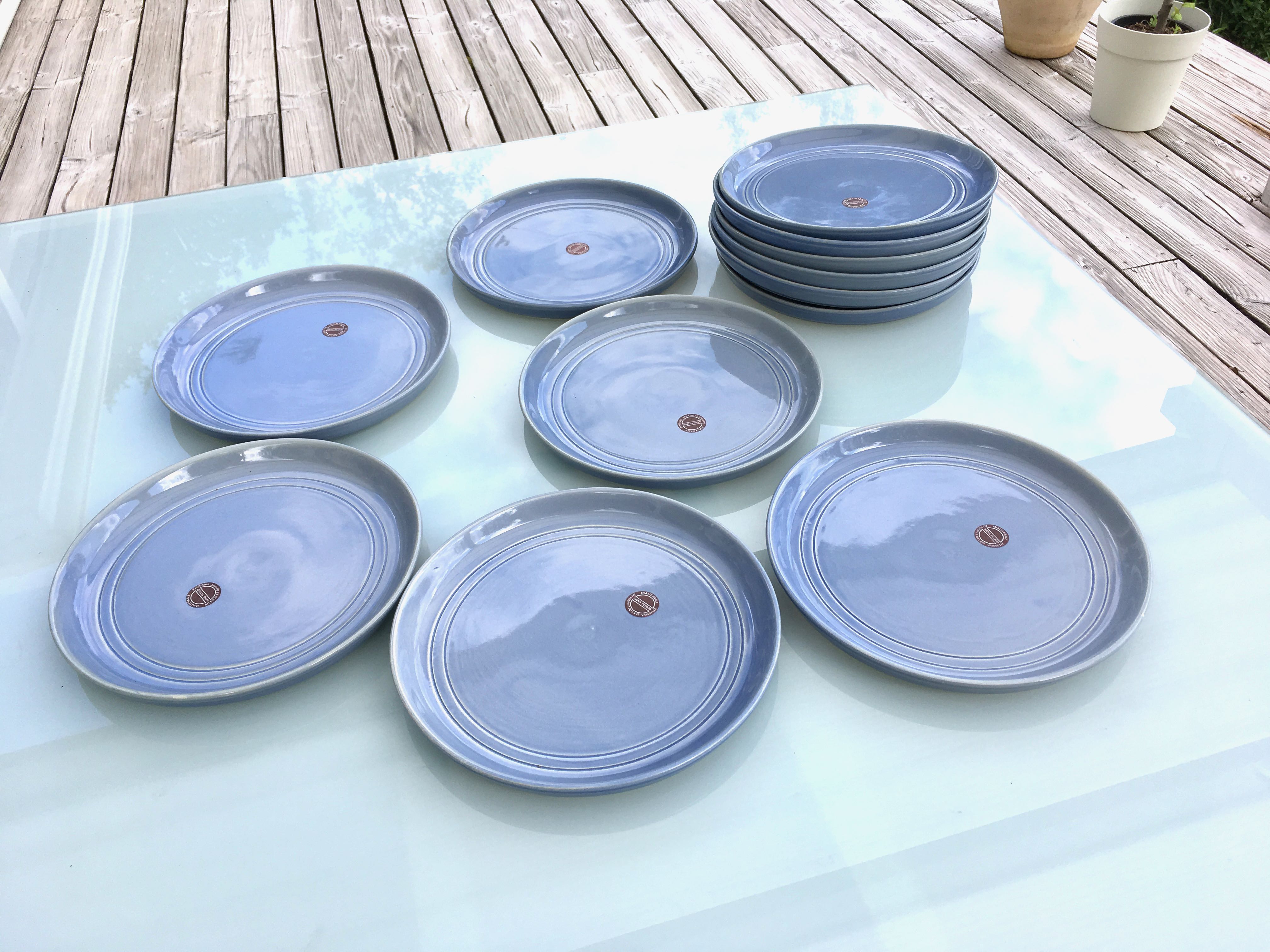 Set de 10 assiettes plates en grès bleu lavande