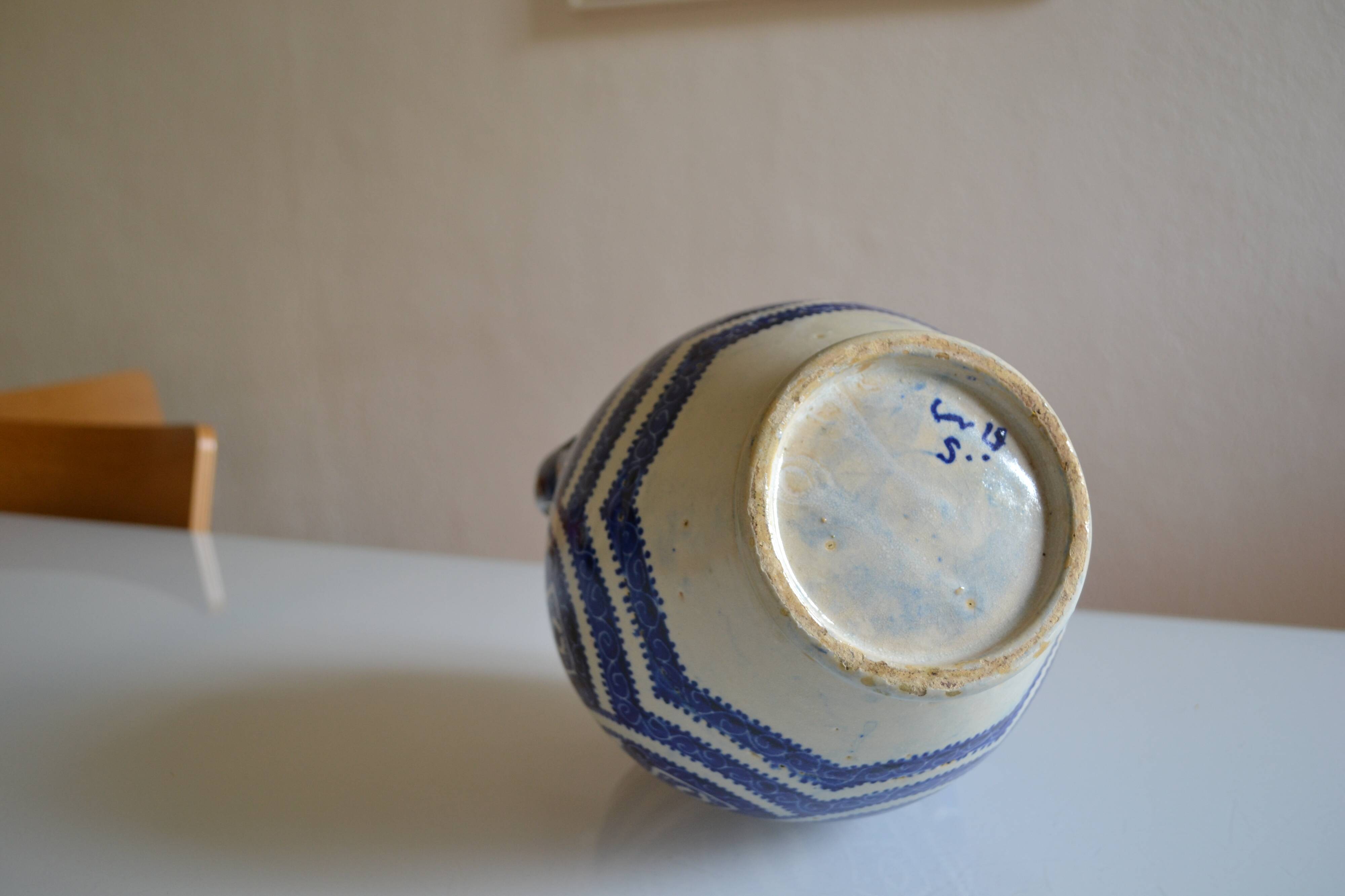 Large vase from the Serghini workshop, ancient Moroccan ceramics, first half of the 20th century.