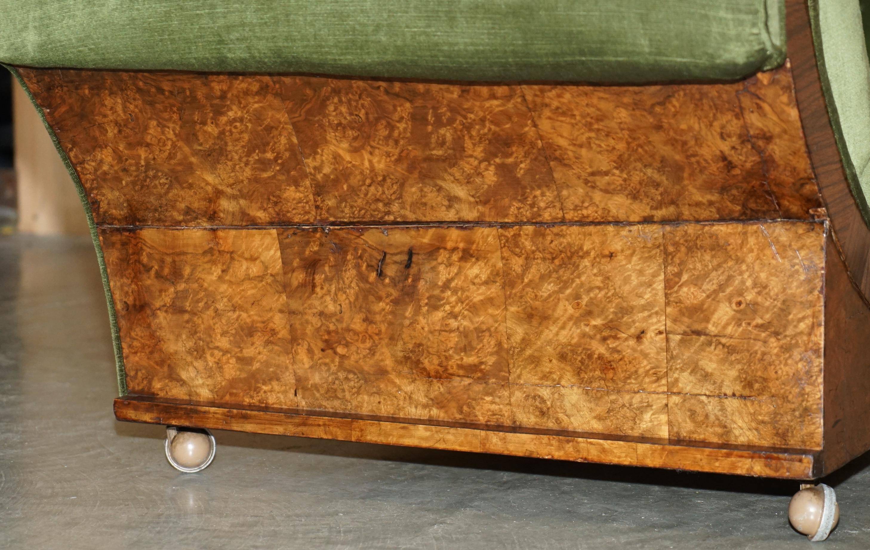Art Deco Canapé Circa 1920 in Walnut, Cherry and Velvet