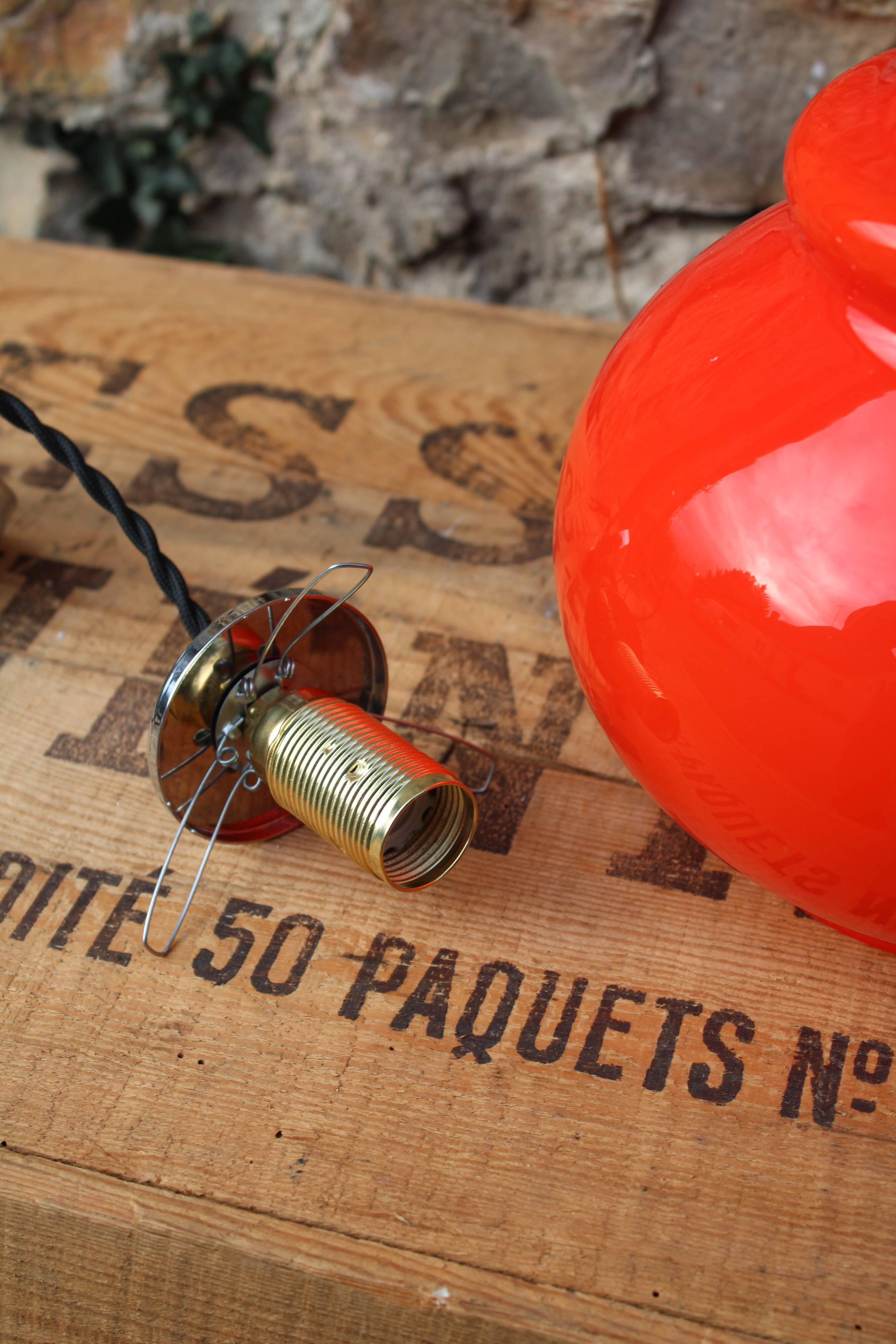 Hanging in orange opaline