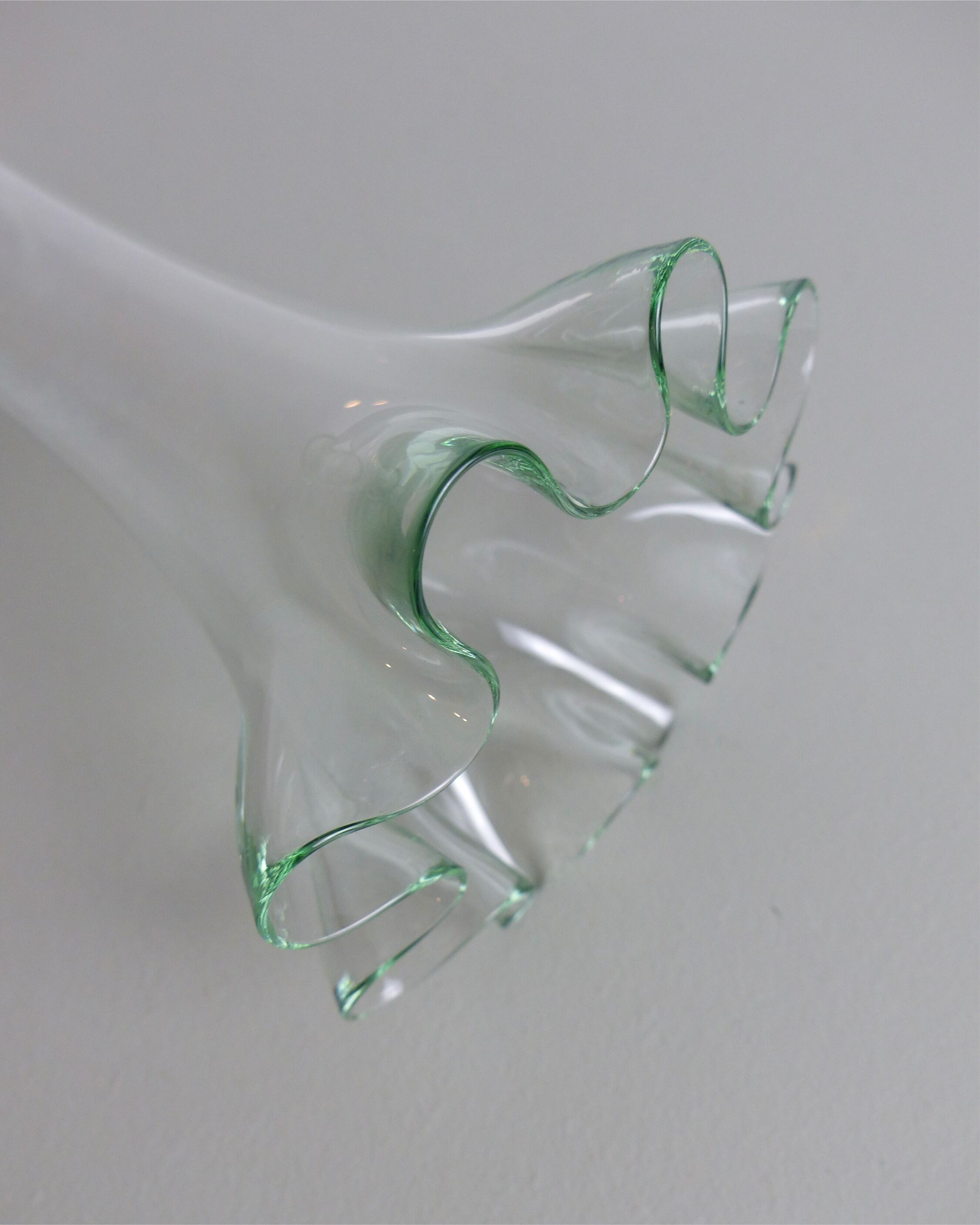 Tulip vase in transparent glass
