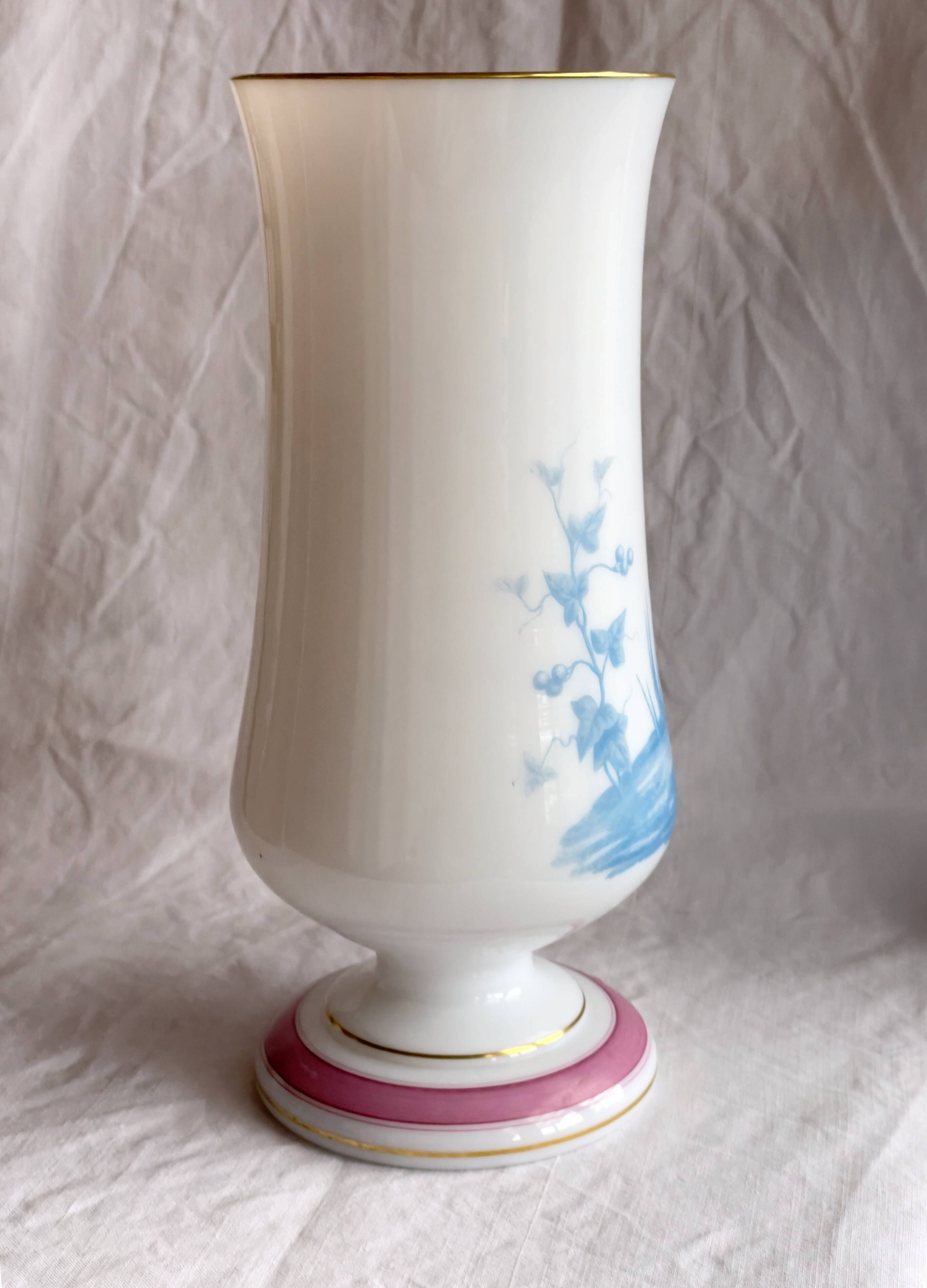 Grand Vase Opaline 19ème Siècle décor à l'antique
