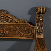 Fauteuil Dagobert en Noyer, style Médiéval – Fin XIXe