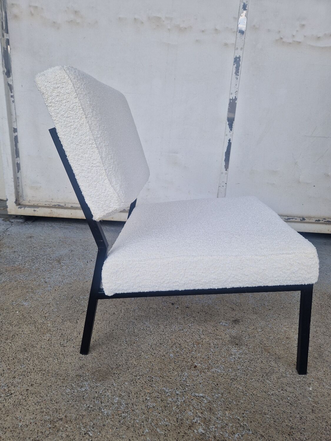Paire de Fauteuils Fireside en métal et tissus bouclette par Pierre Guariche pour Airborne, 1960