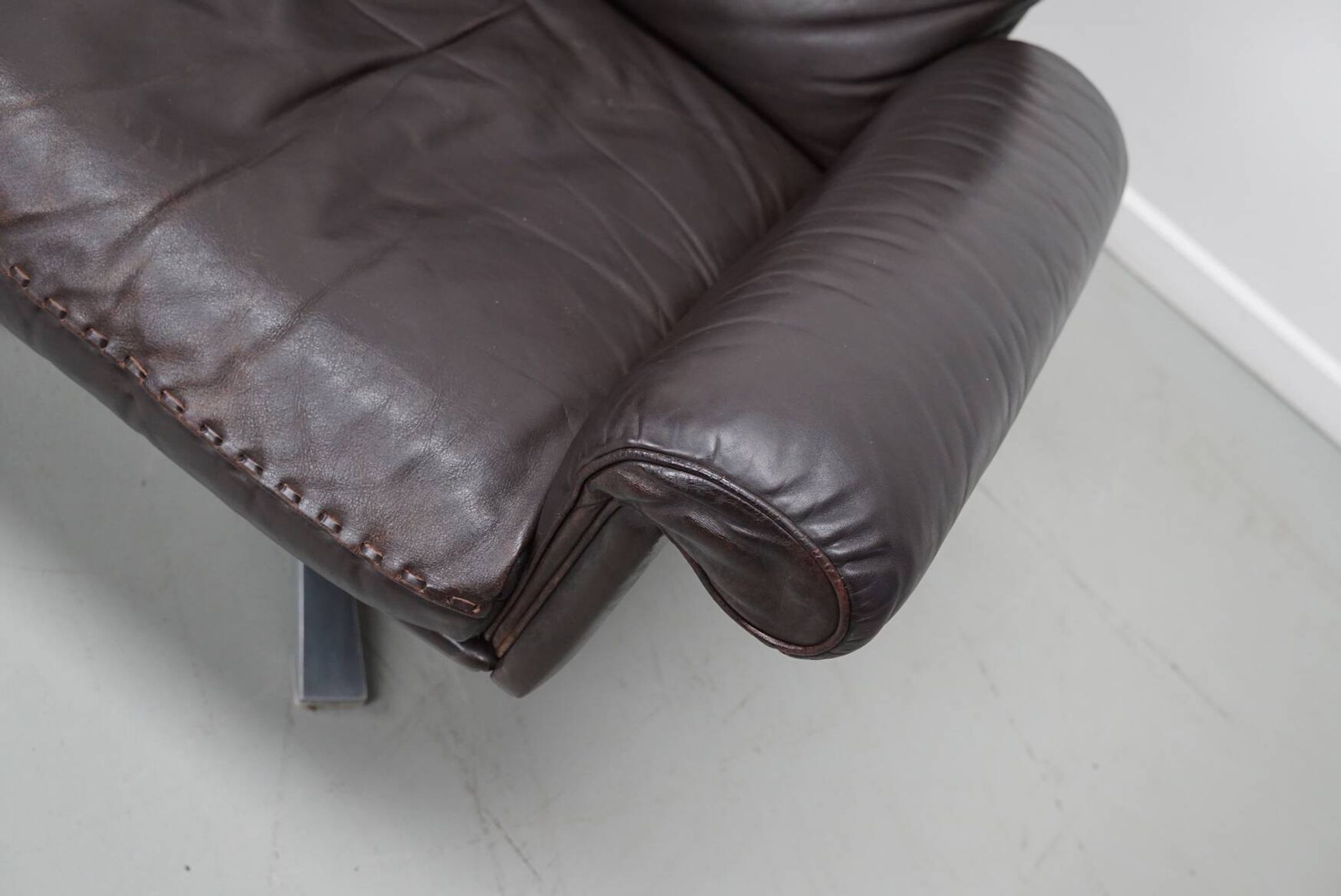 Pair of Vintage De Sede DS-31 Swivel Armchairs in Brown Leather