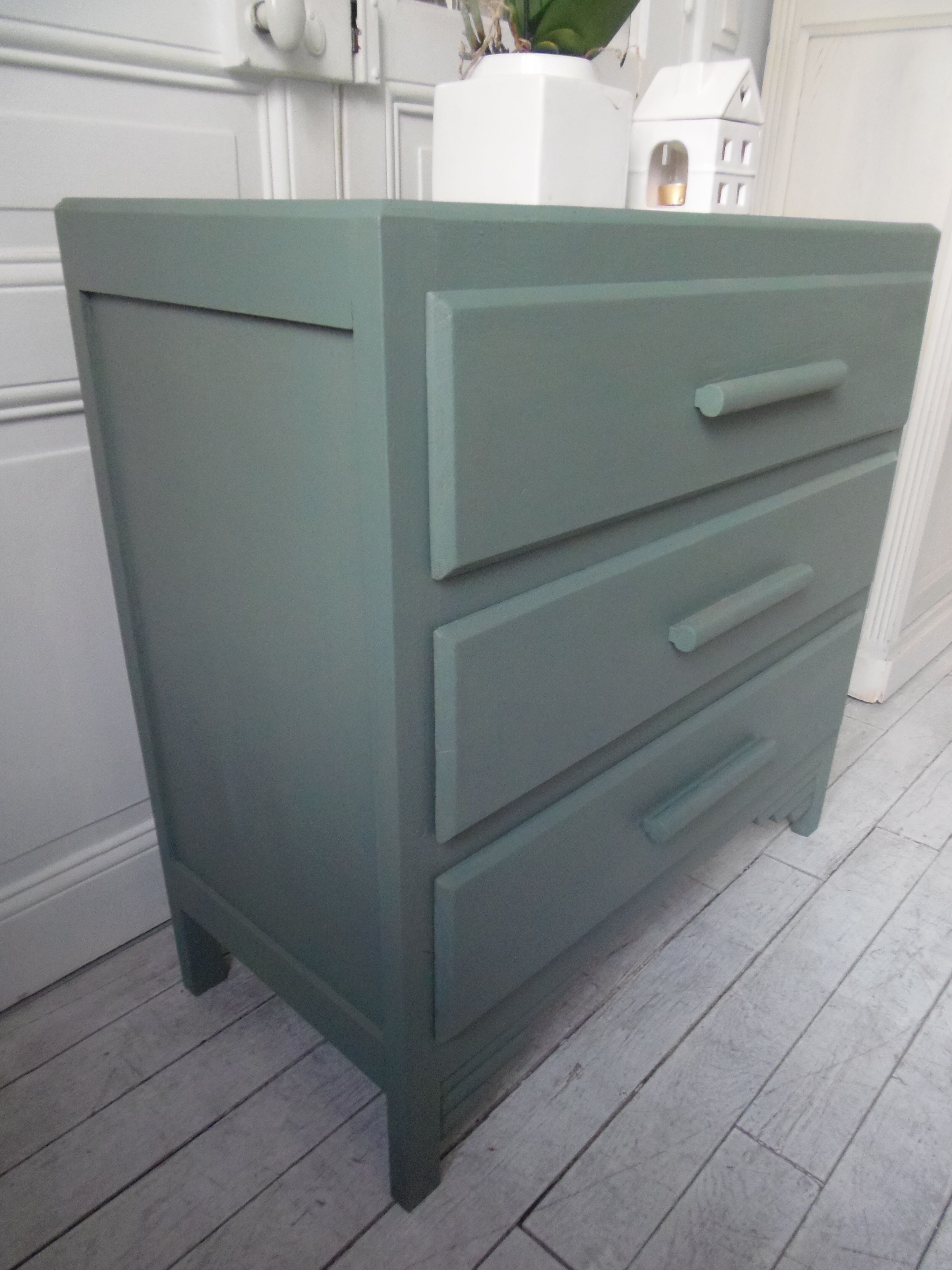 Vintage chest of drawers