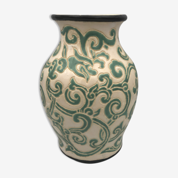 Vase vintage en céramique émaillée à décor sculpté d’arabesque 22,5 cm