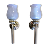 Paire d'appliques en laiton et opaline