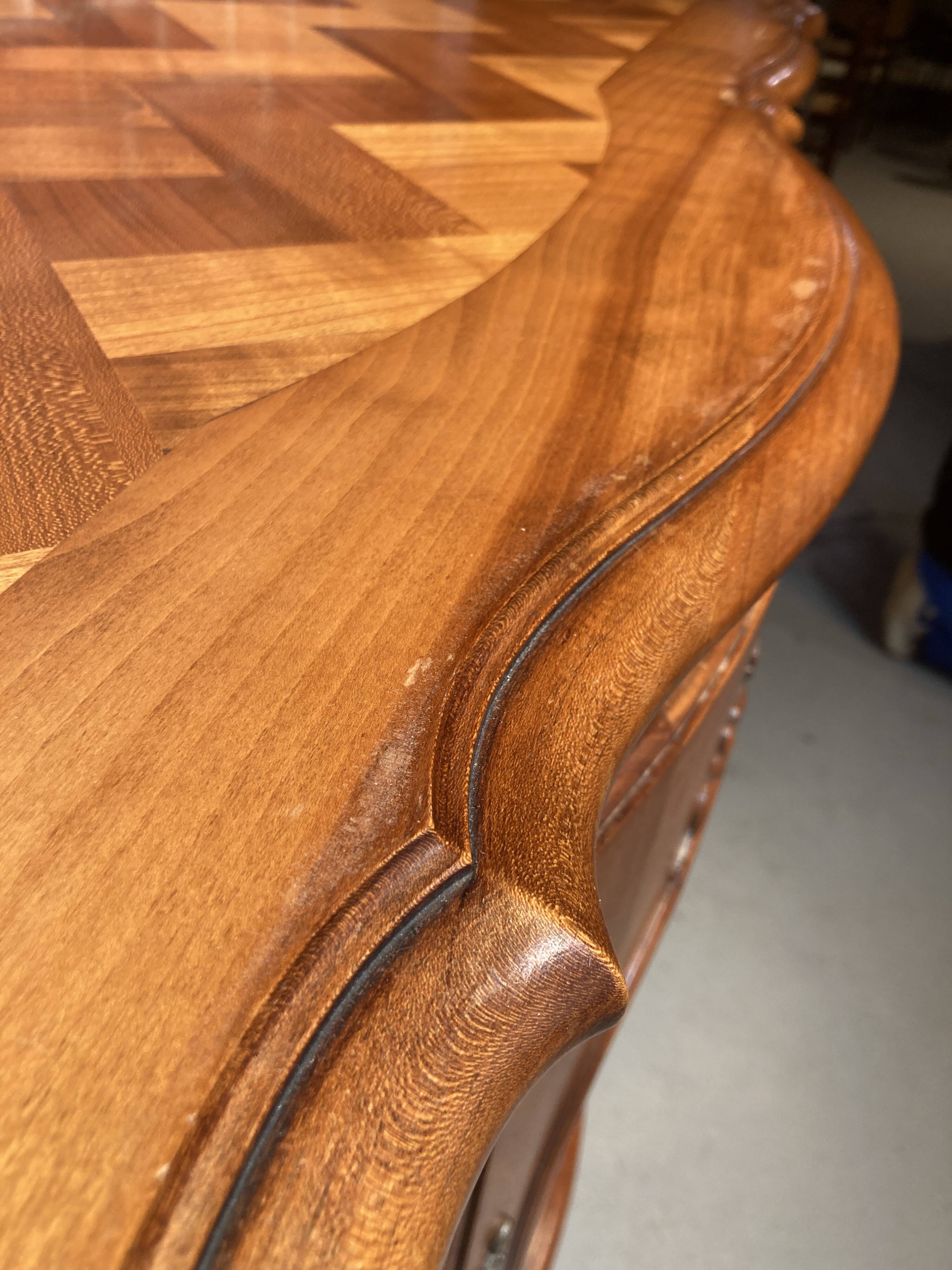 Louis XV style sideboard, 3 doors with lock, glass top.