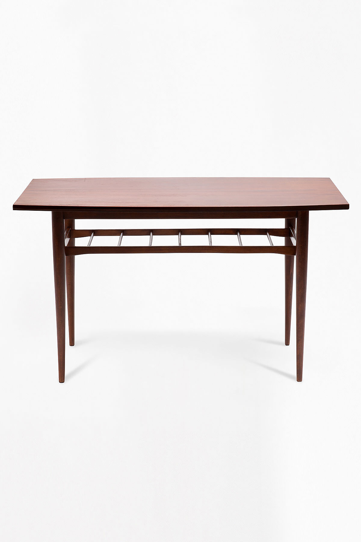 Coffee table with an openwork shelf