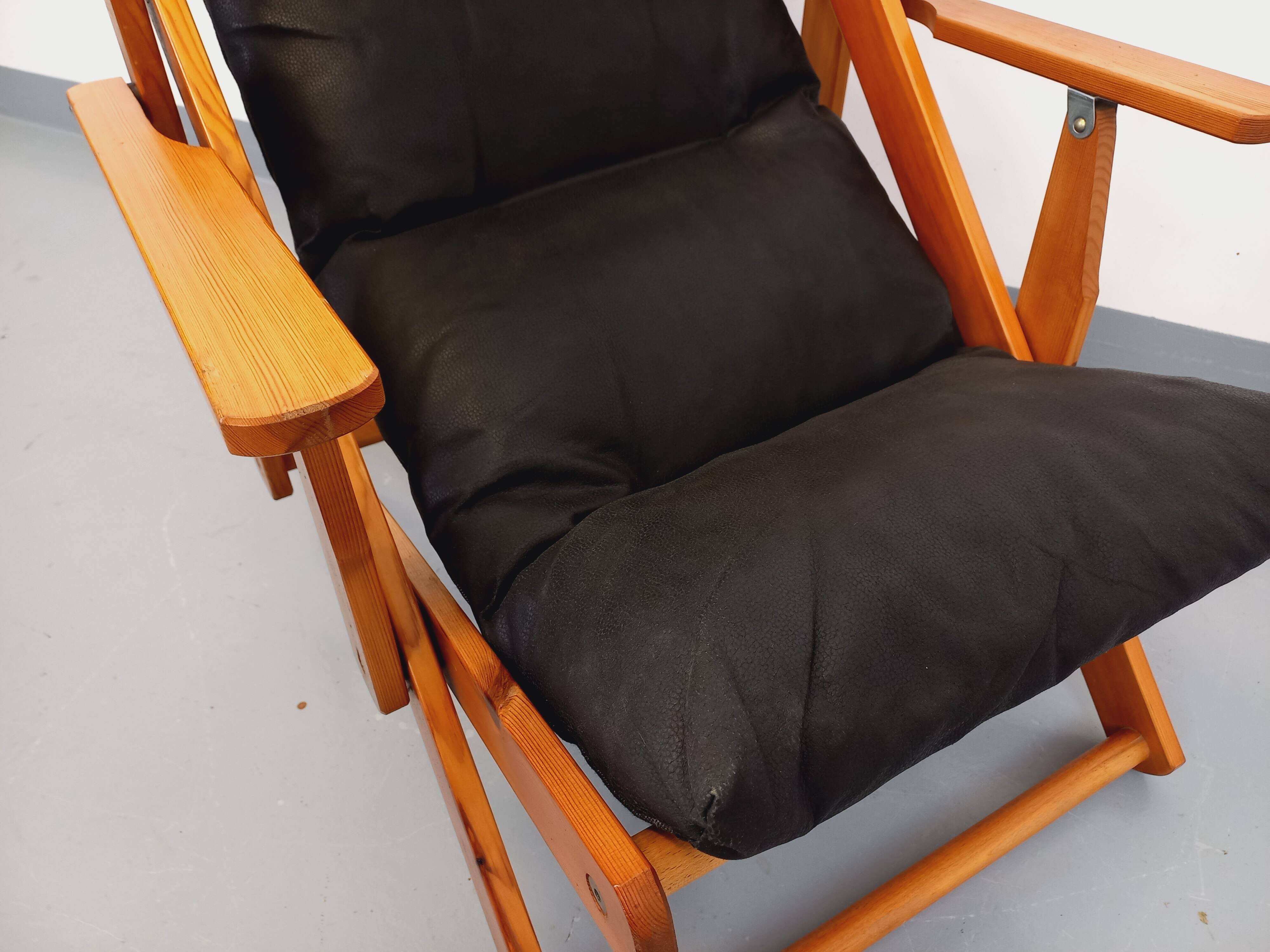 Vintage adjustable folding chaise longue armchair in pine and faux leather