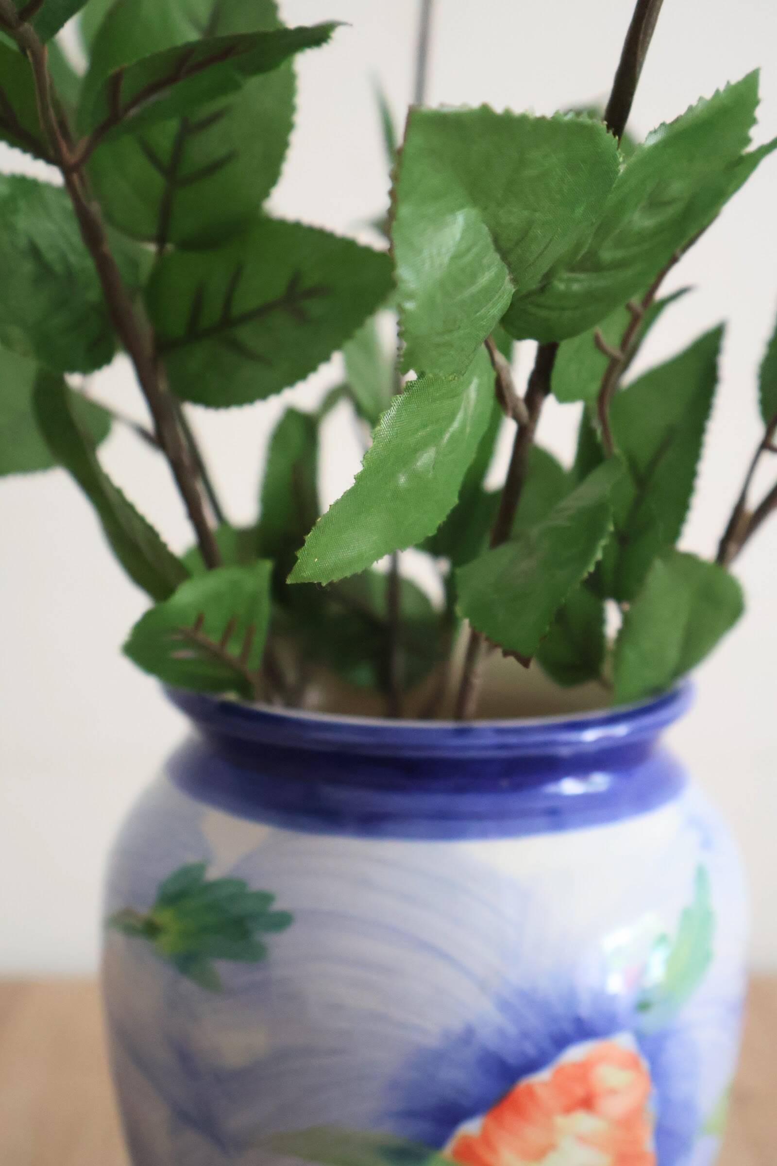 Vase à fleurs en céramique décor floral