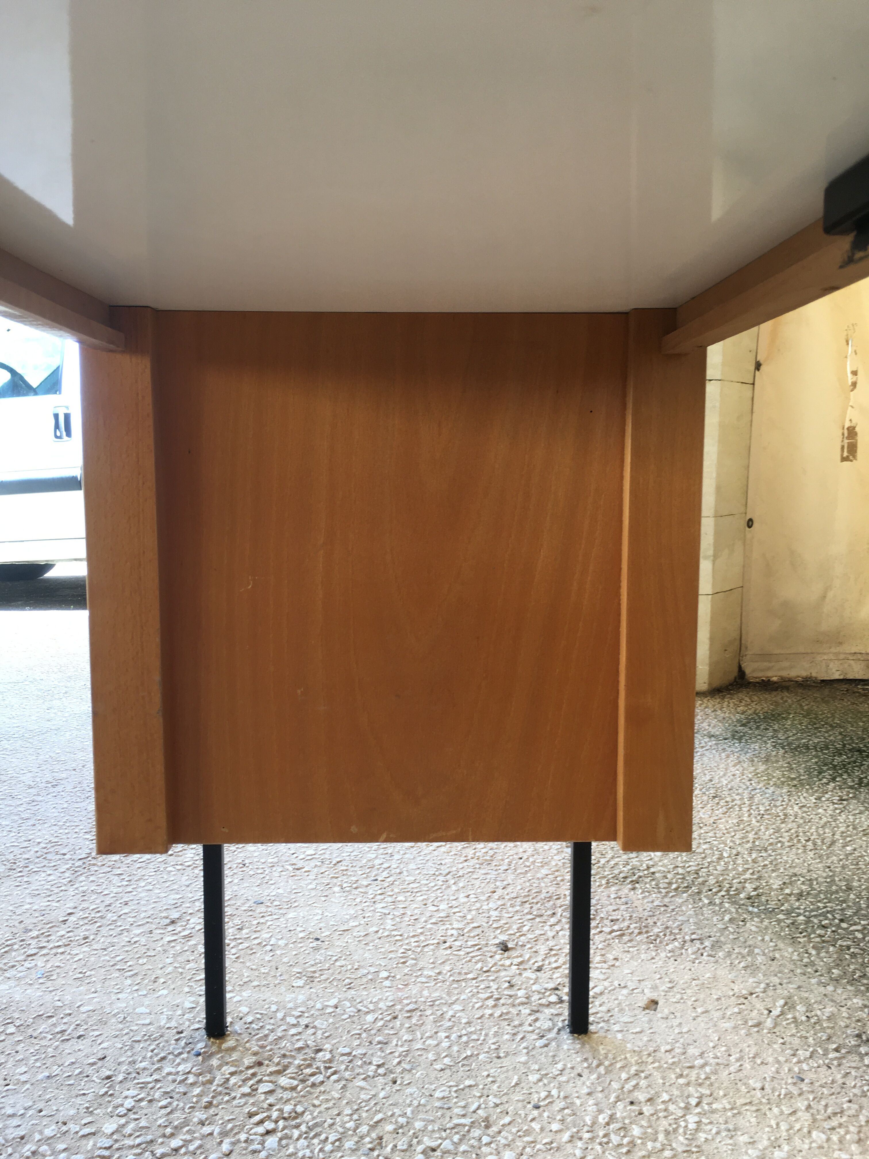 Desk with drawers and tubular metal feet