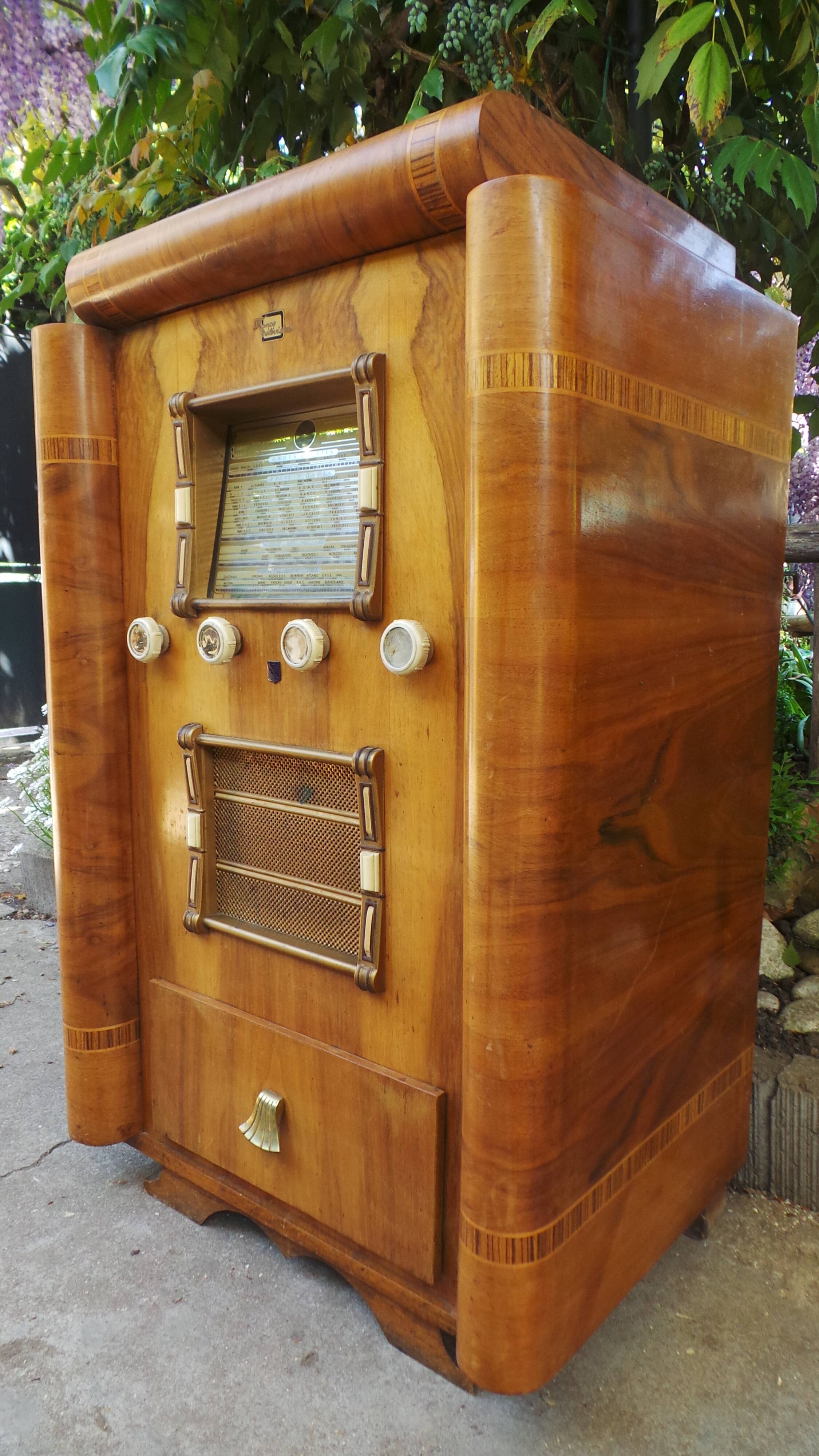 Rayonde vintage vinyl radio cabinet 30s