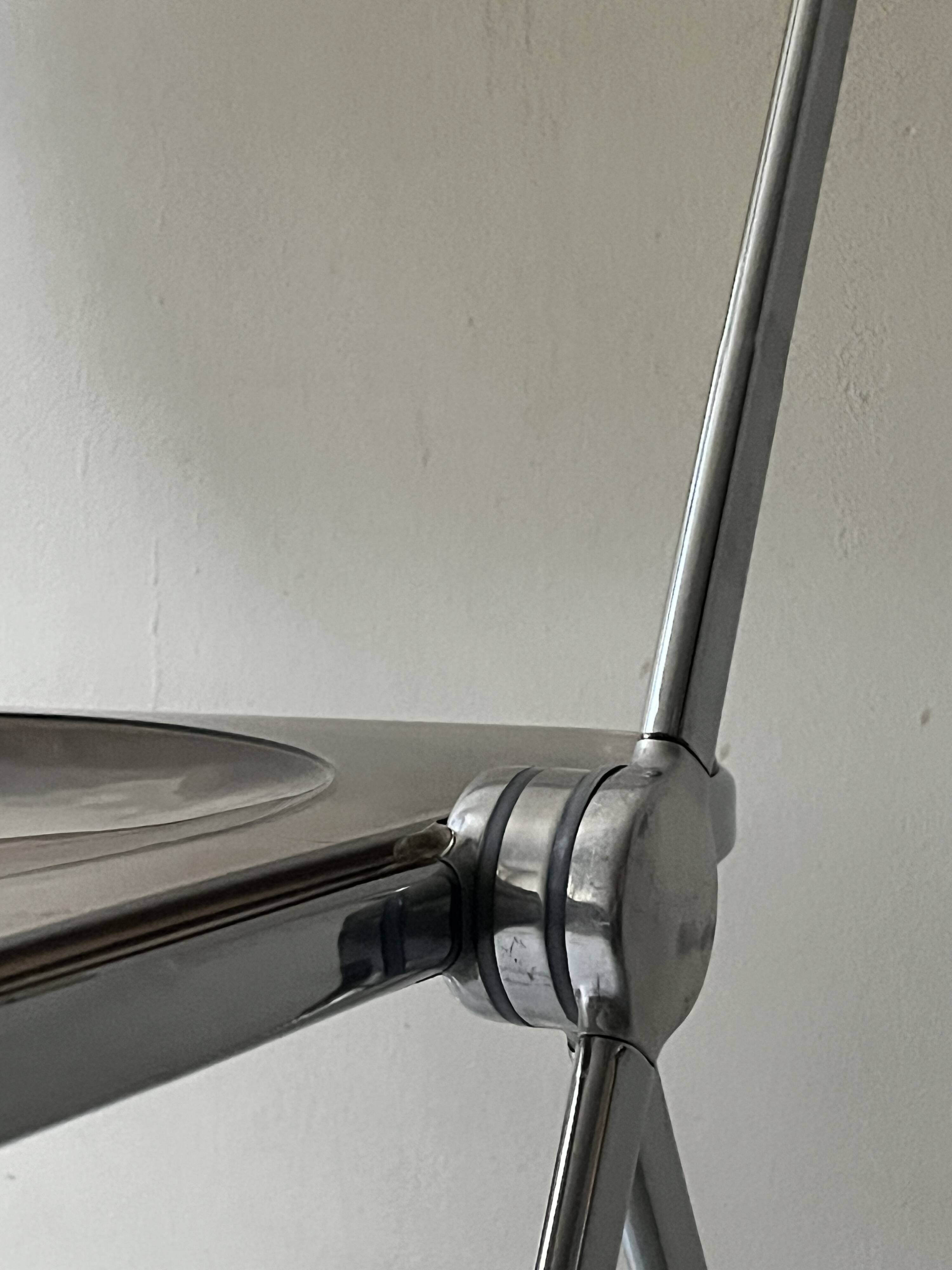 Chaise pliante en plexiglas et chrome, modele Plia de Giancarlo Piretti éd.Castelli, design 70