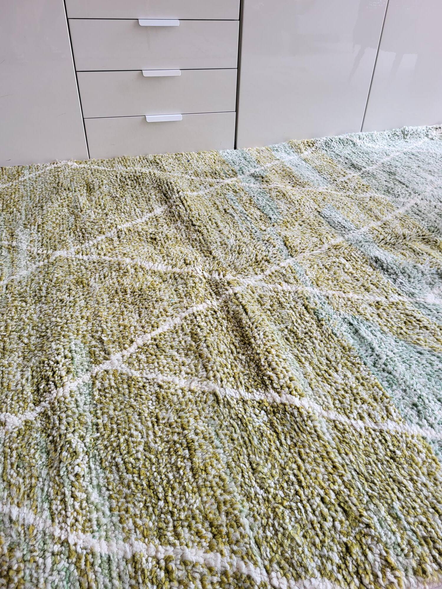 Green Beni Ouarain Berber rug with white diamonds