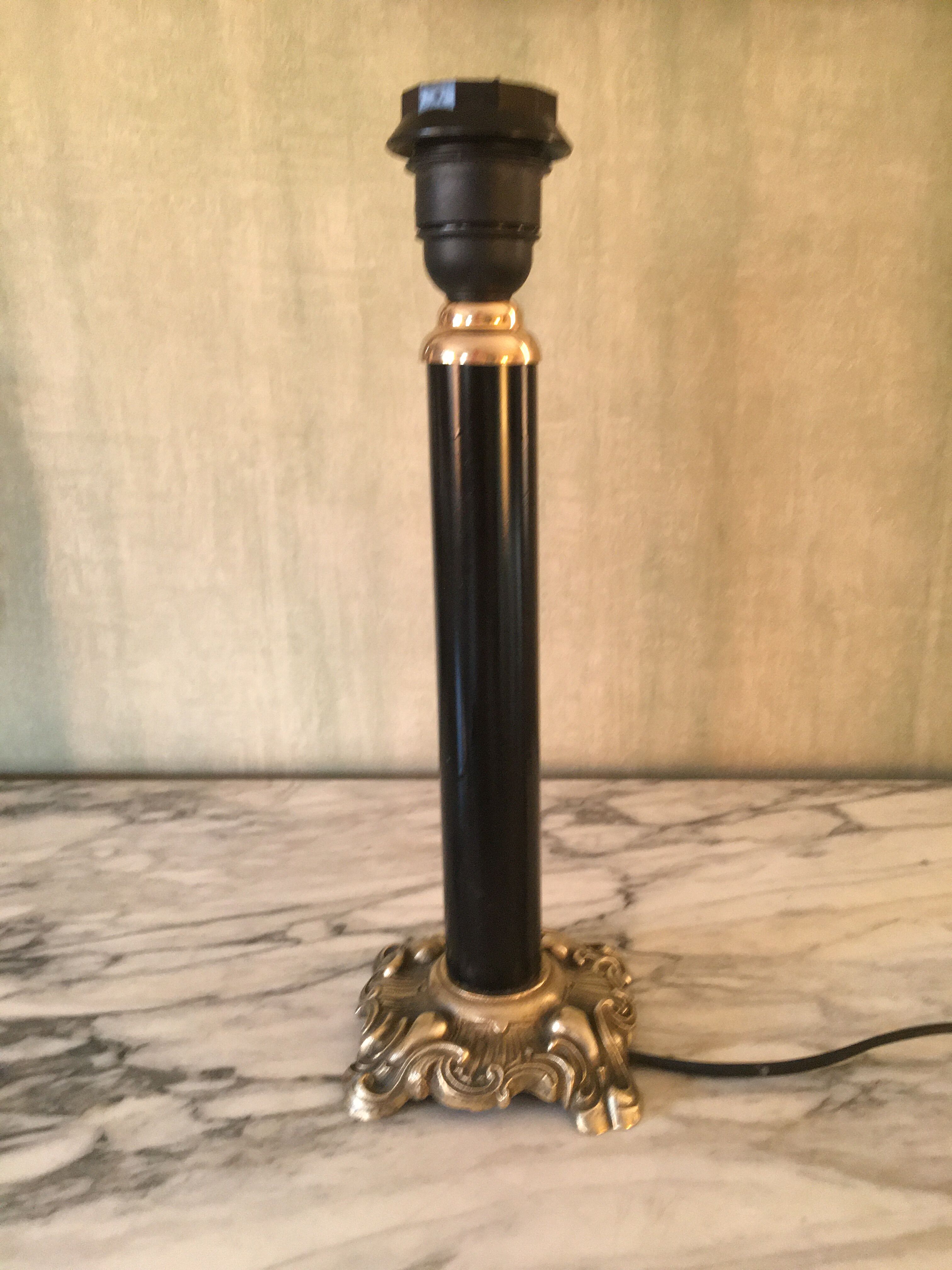 Brass foot lamp