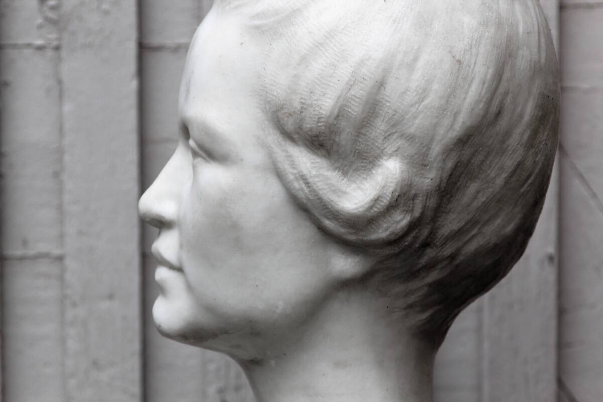 Important white marble bust, signed Léoni, 19th century