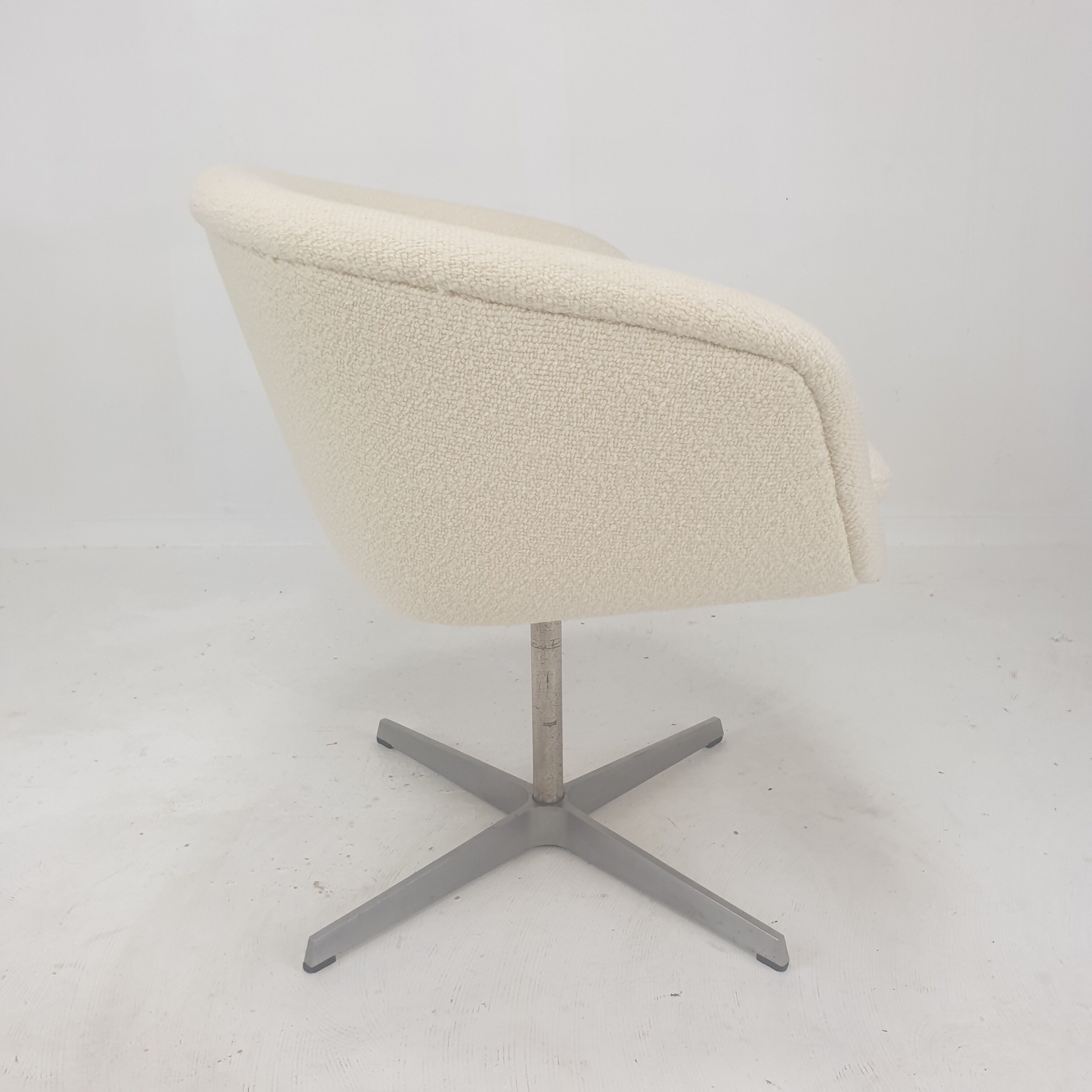 Office chair F8800 by Pierre Paulin for Artifort, 1960s