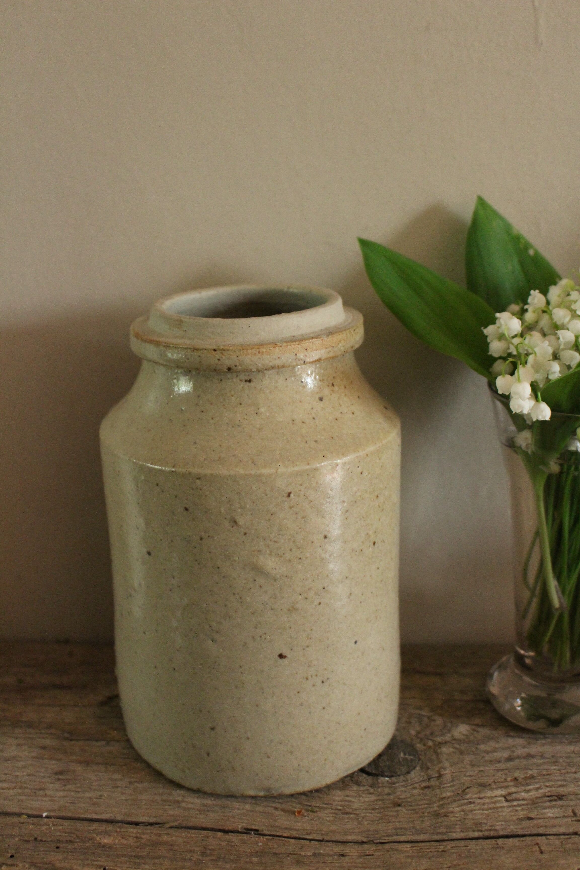 Vintage Pot in Glazed Sandstone beige gray