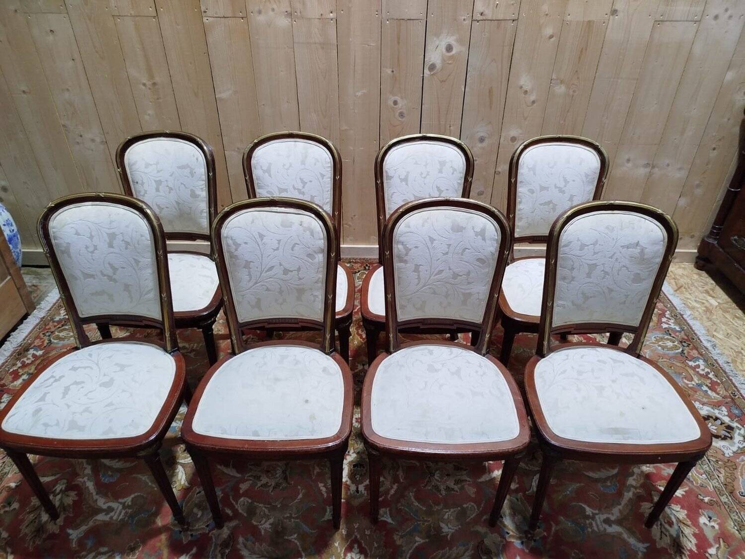 Suite de 8 chaises et paire de fauteuils Louis XVI
