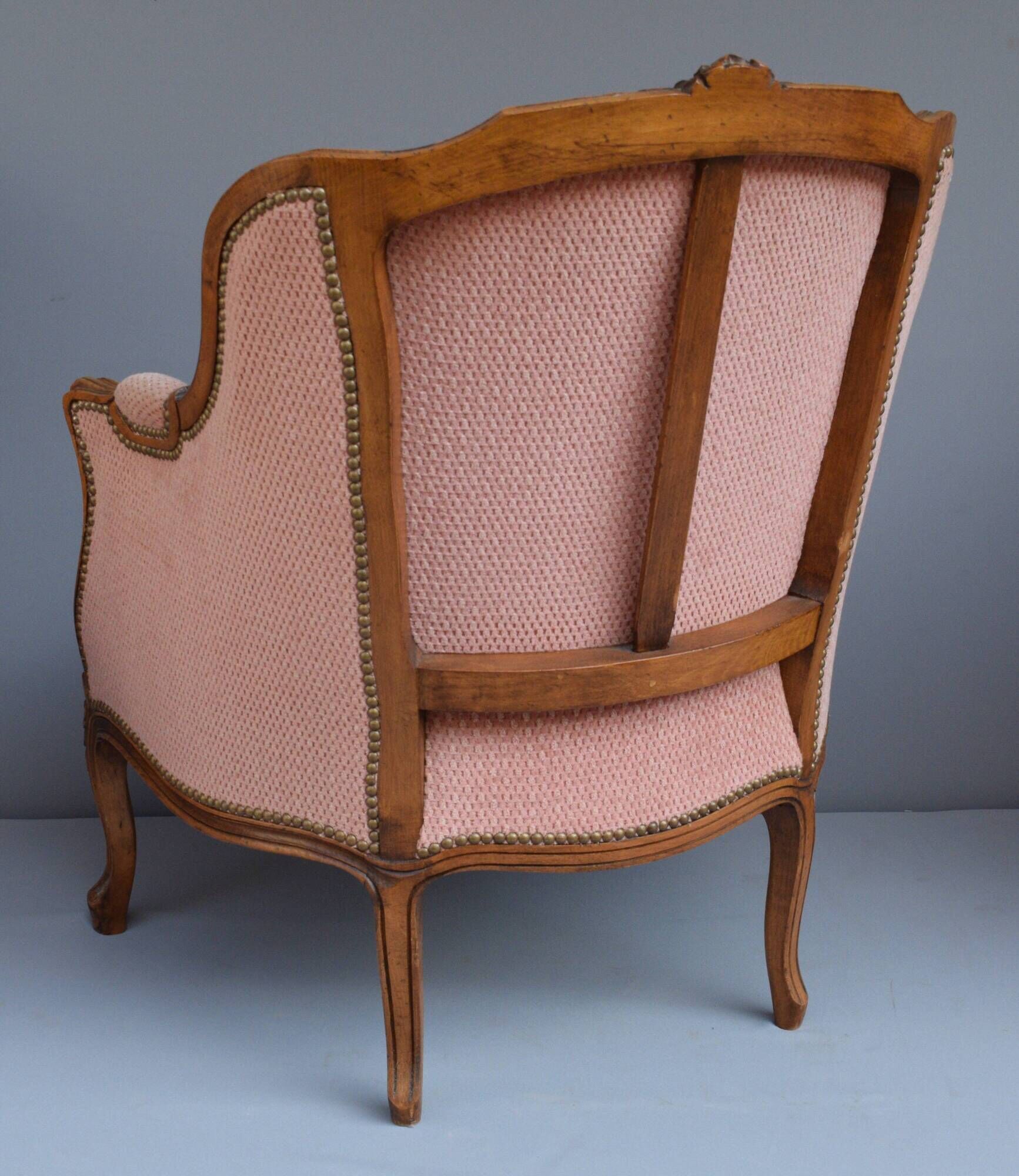 Ensemble de 3 larges bergères de style Louis XV en bois naturel
