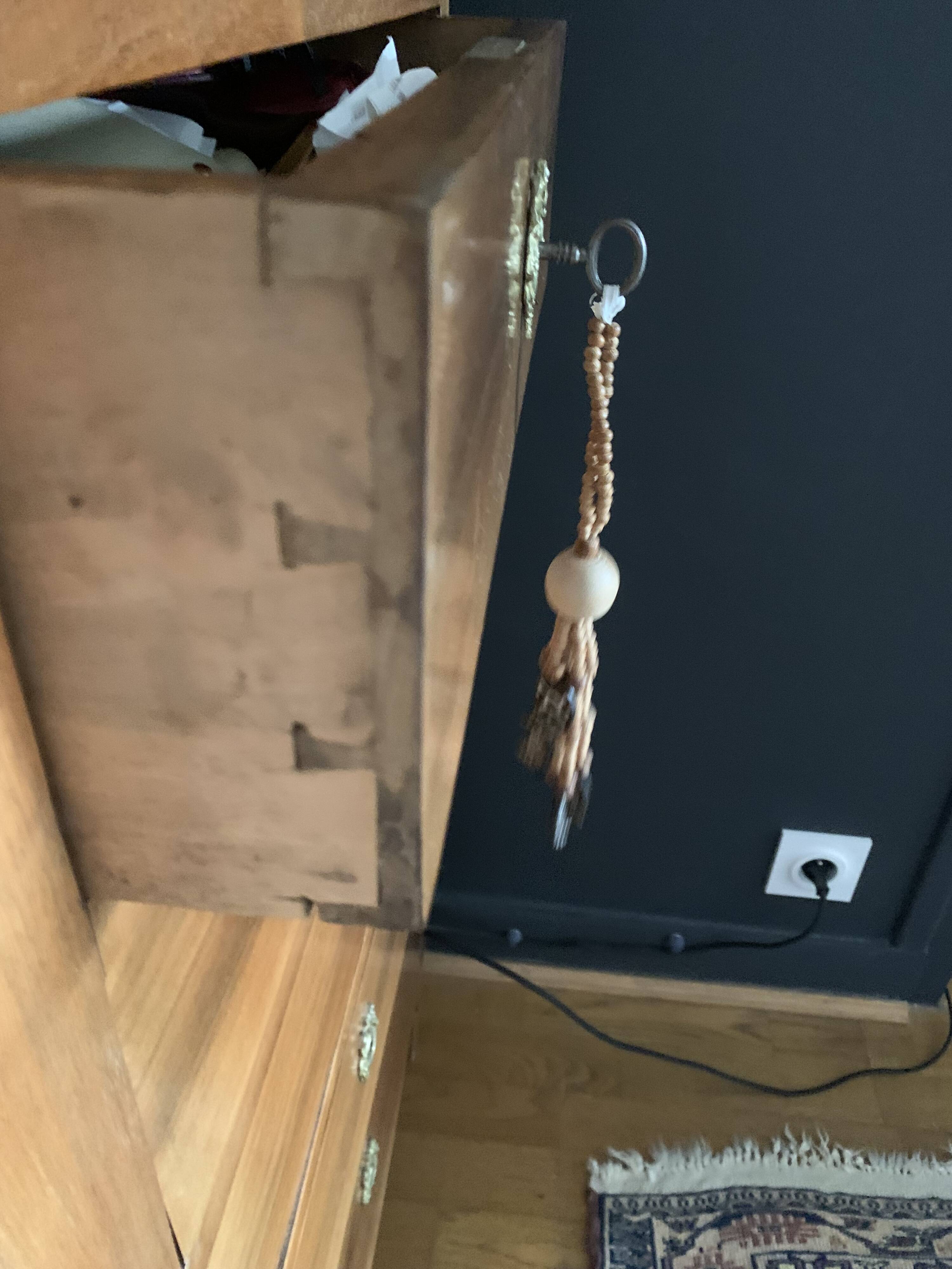 Blond mahogany veneered chiffonier 20th