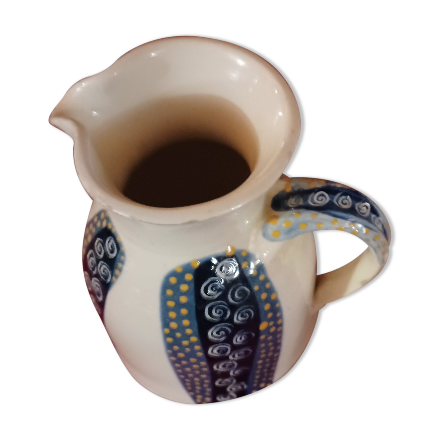 Pitcher in sandstone