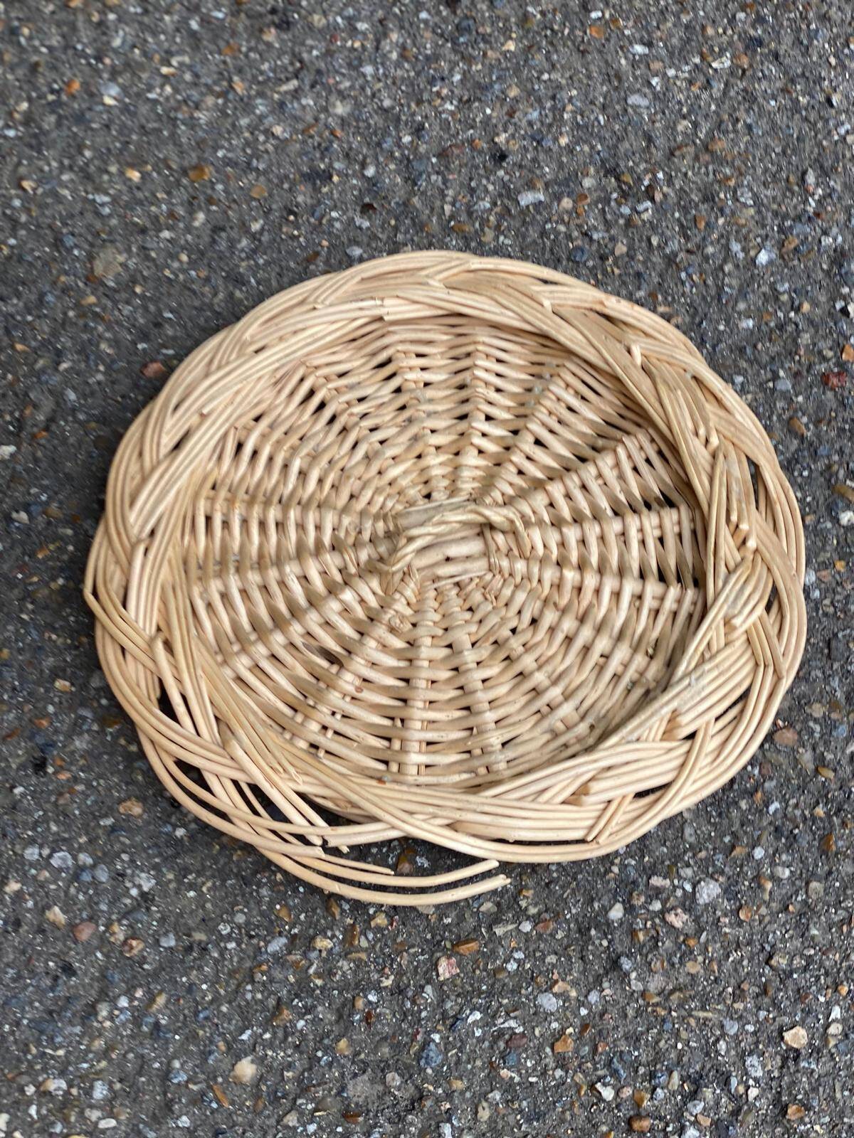 Woven laundry basket with lid made of rattan and round wicker