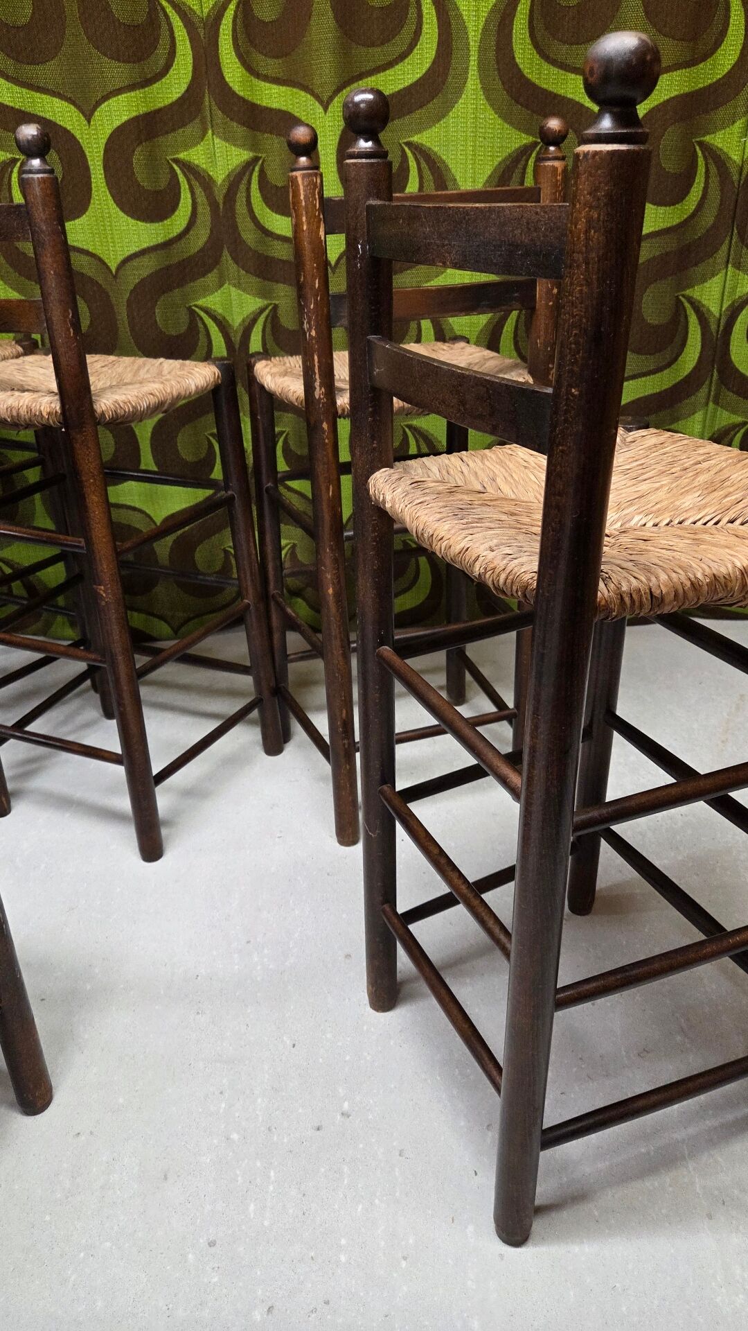 Lot of 6 stools with woven straw seats, chalet style 1970.