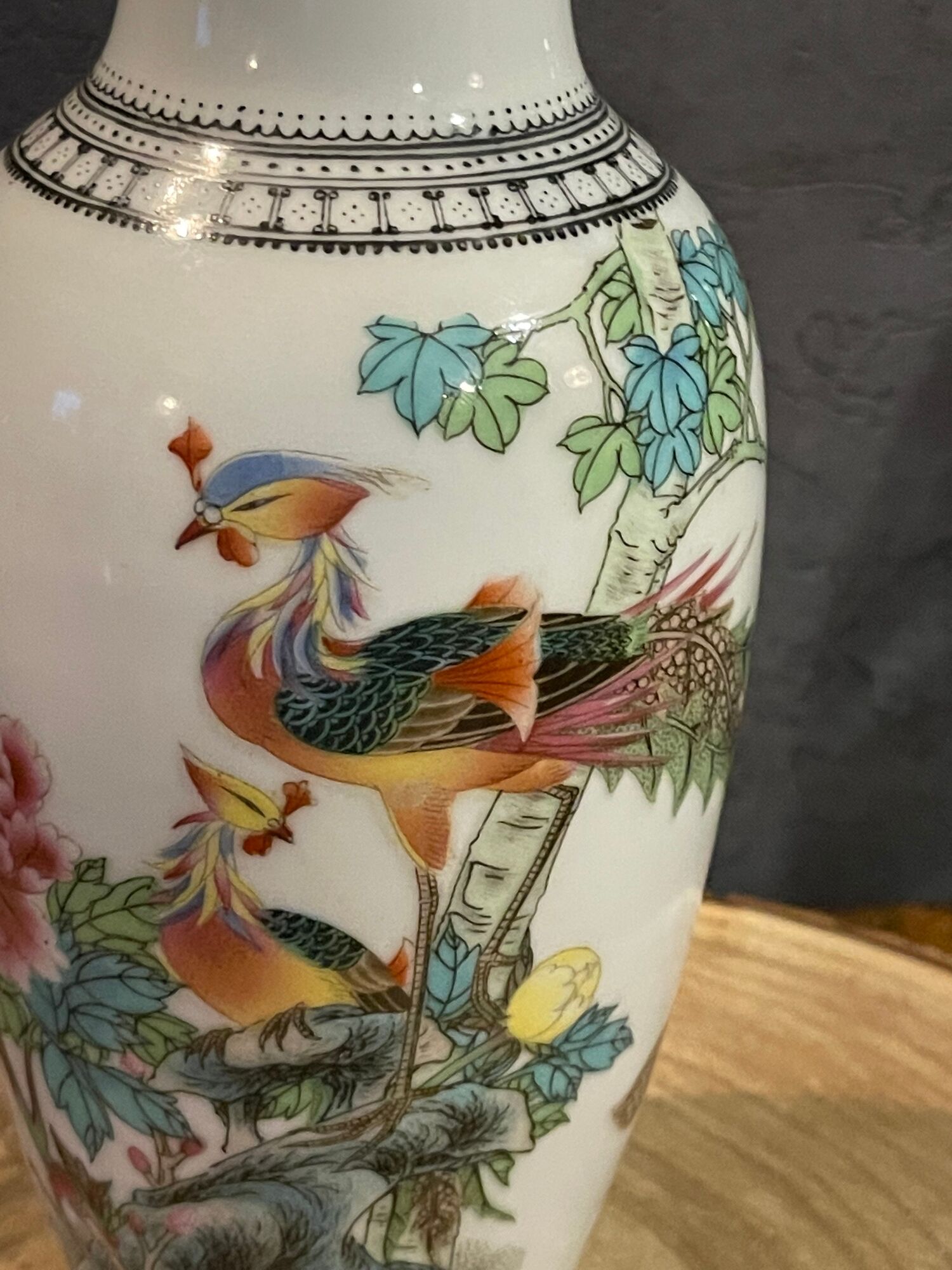 Ancient Chinese vase with porcelain bird green family 20th