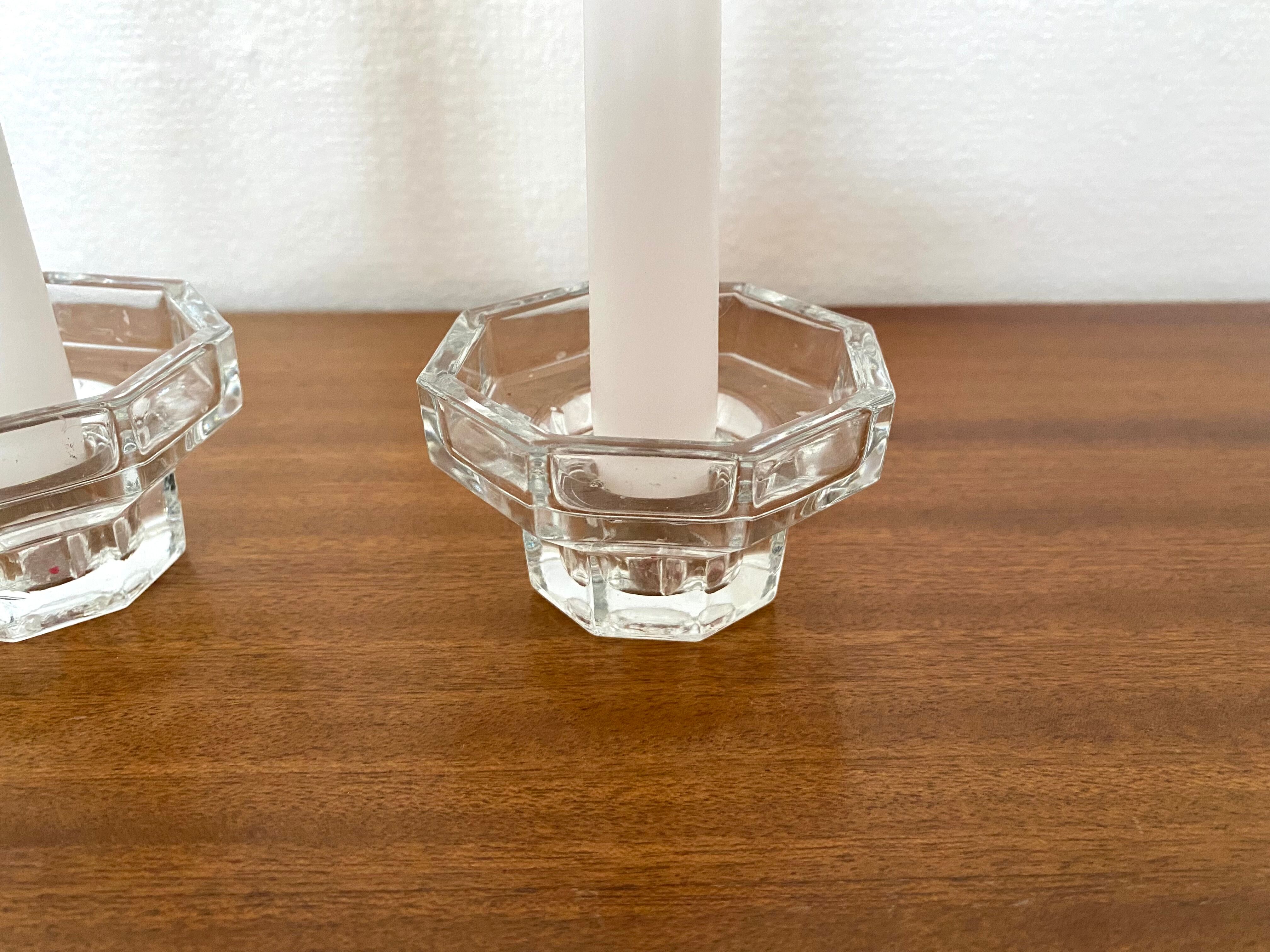 Bougeoirs en verre ciselé ancien