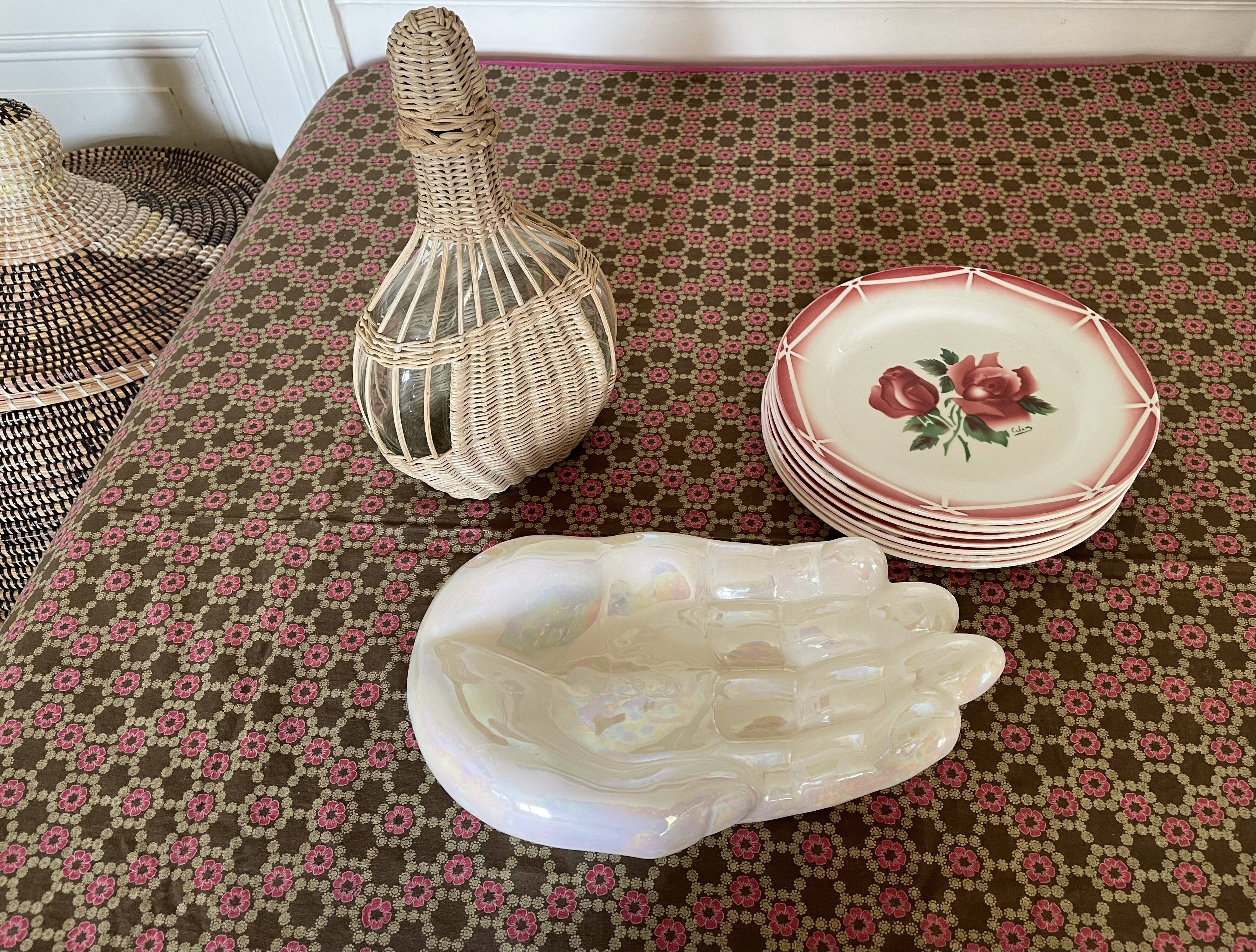 Empty ceramic hand pocket 1970