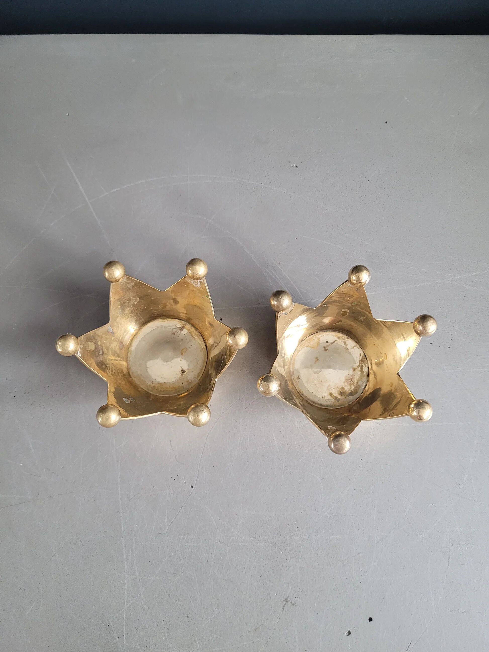 Pair of crown candle holders in brass