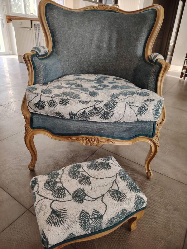 Bergère à oreille Louis XVI et son repose pieds