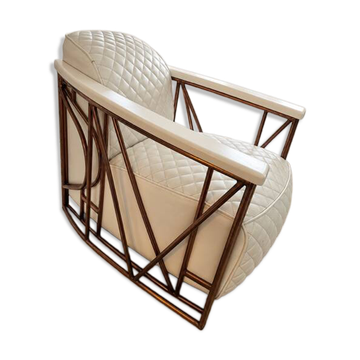 Fauteuil Ennio en cuir matelassé blanc, structure en acier inoxydable cuivré