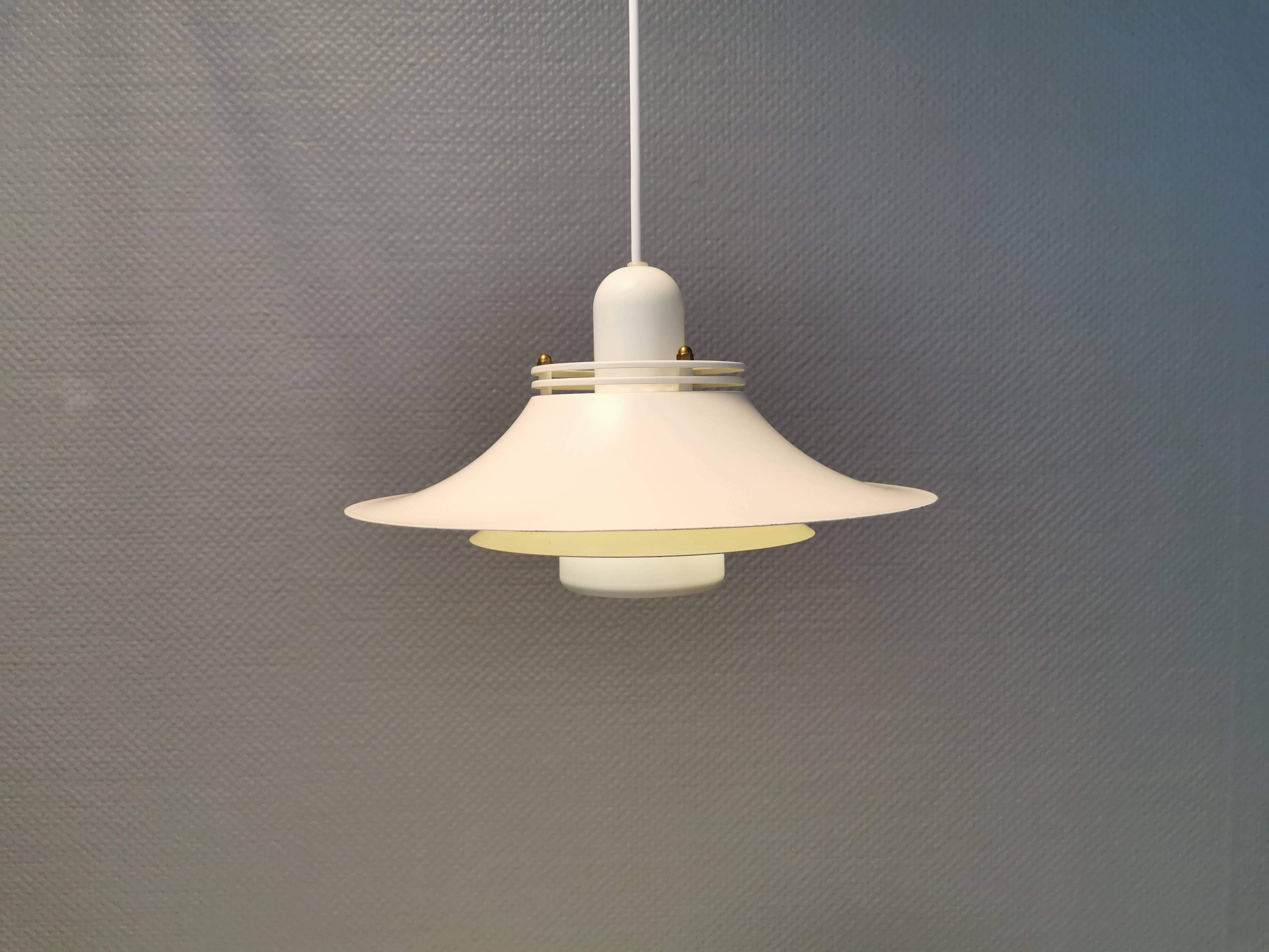 Nice medium-sized hanging lamp from Danish Form-Light 1980s.