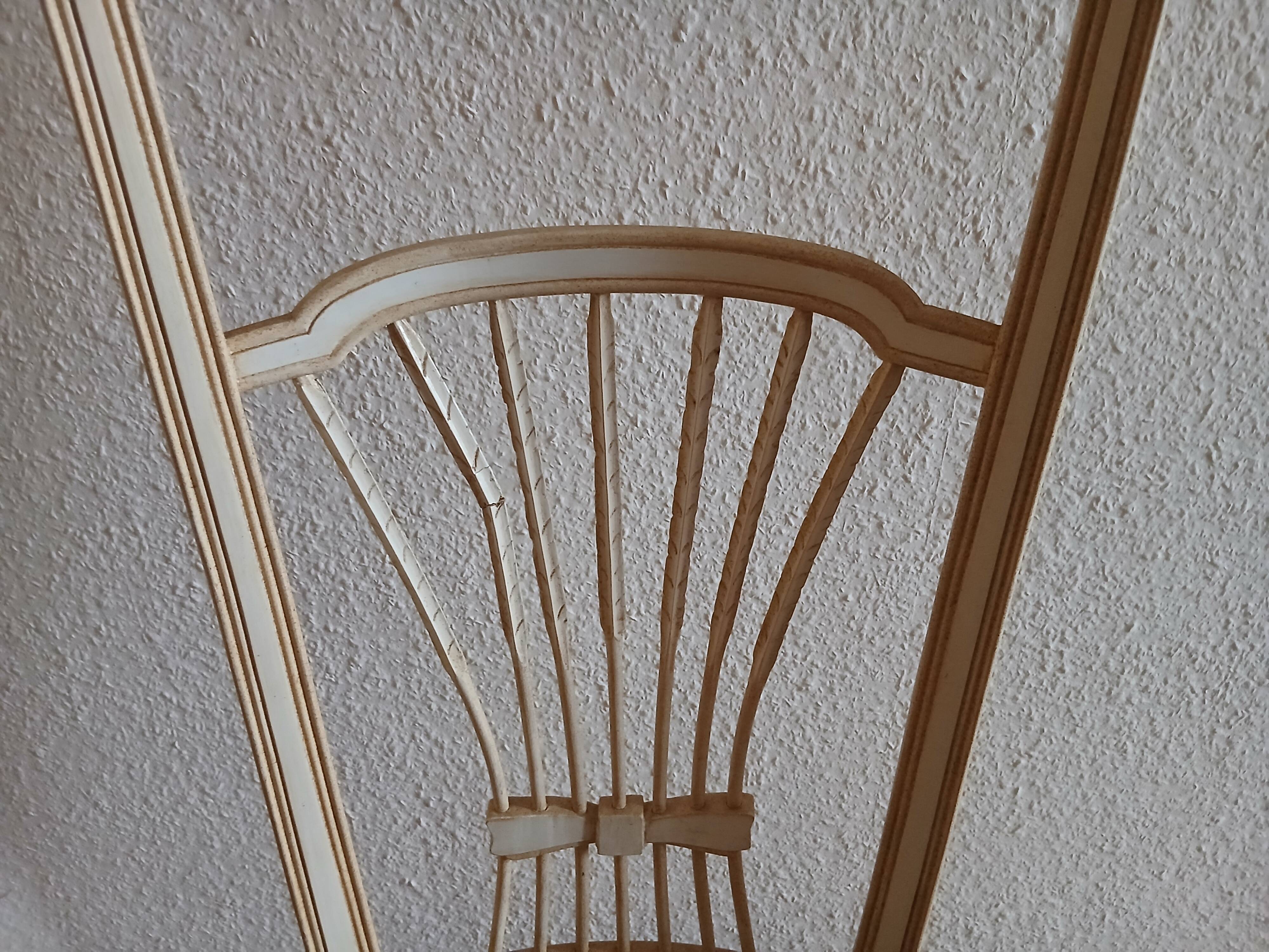 Nursing chair with iris pattern seat