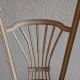 Nursing chair with iris pattern seat