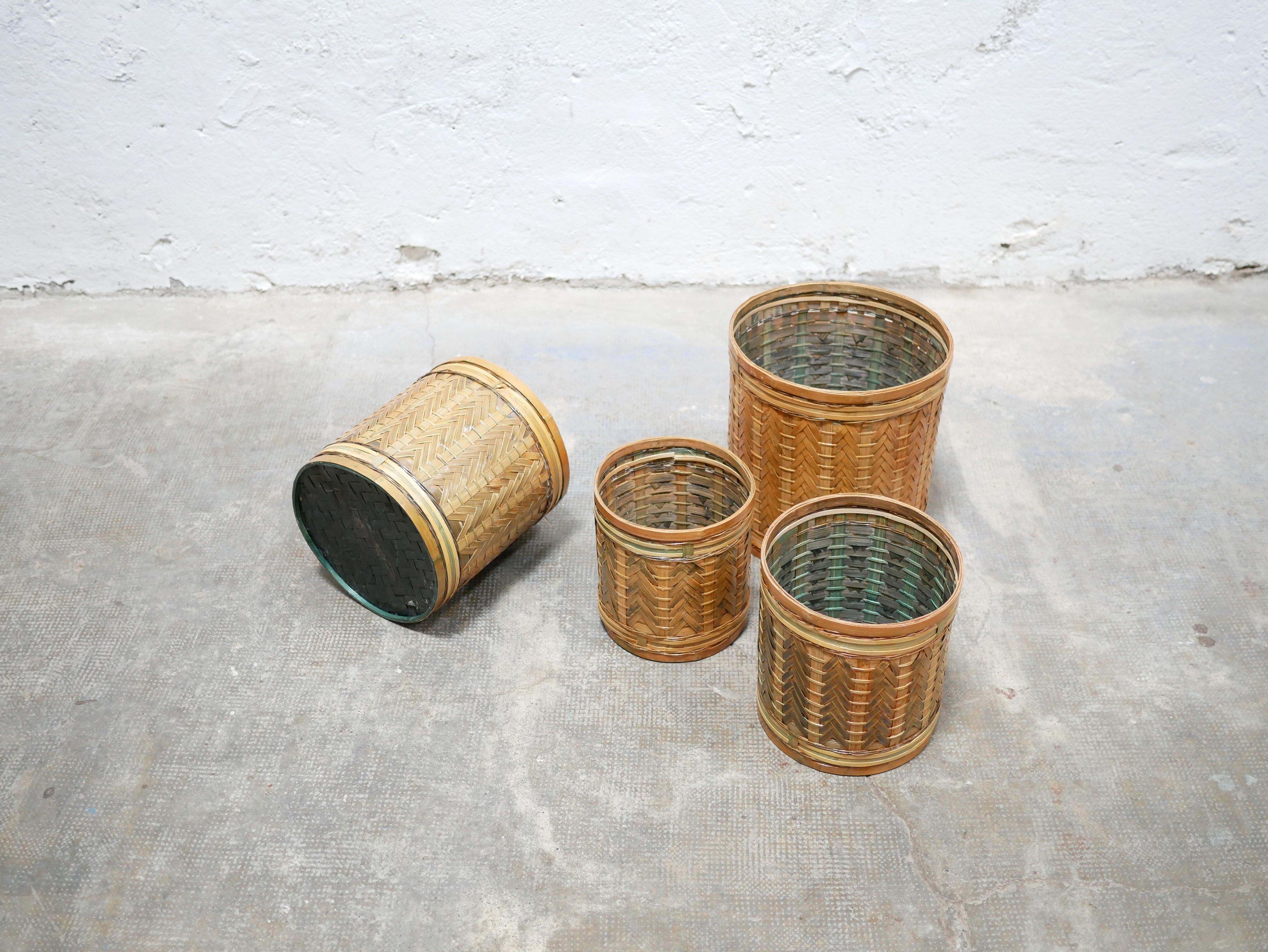 Série de 4 cache-pots corbeilles vintage en rotin
