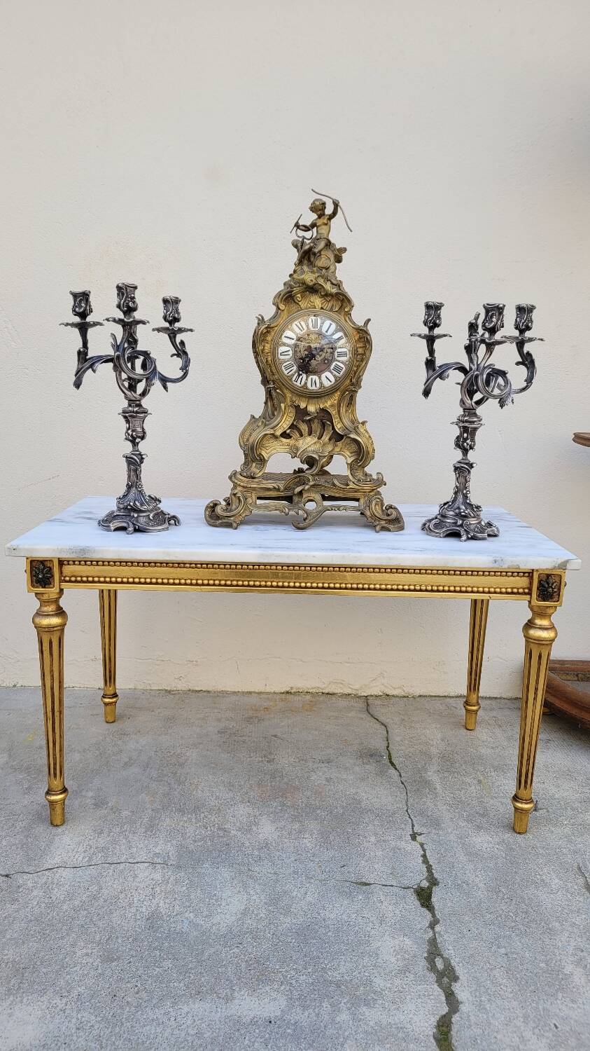 Table basse style Louis XVI en marbre et bois doré