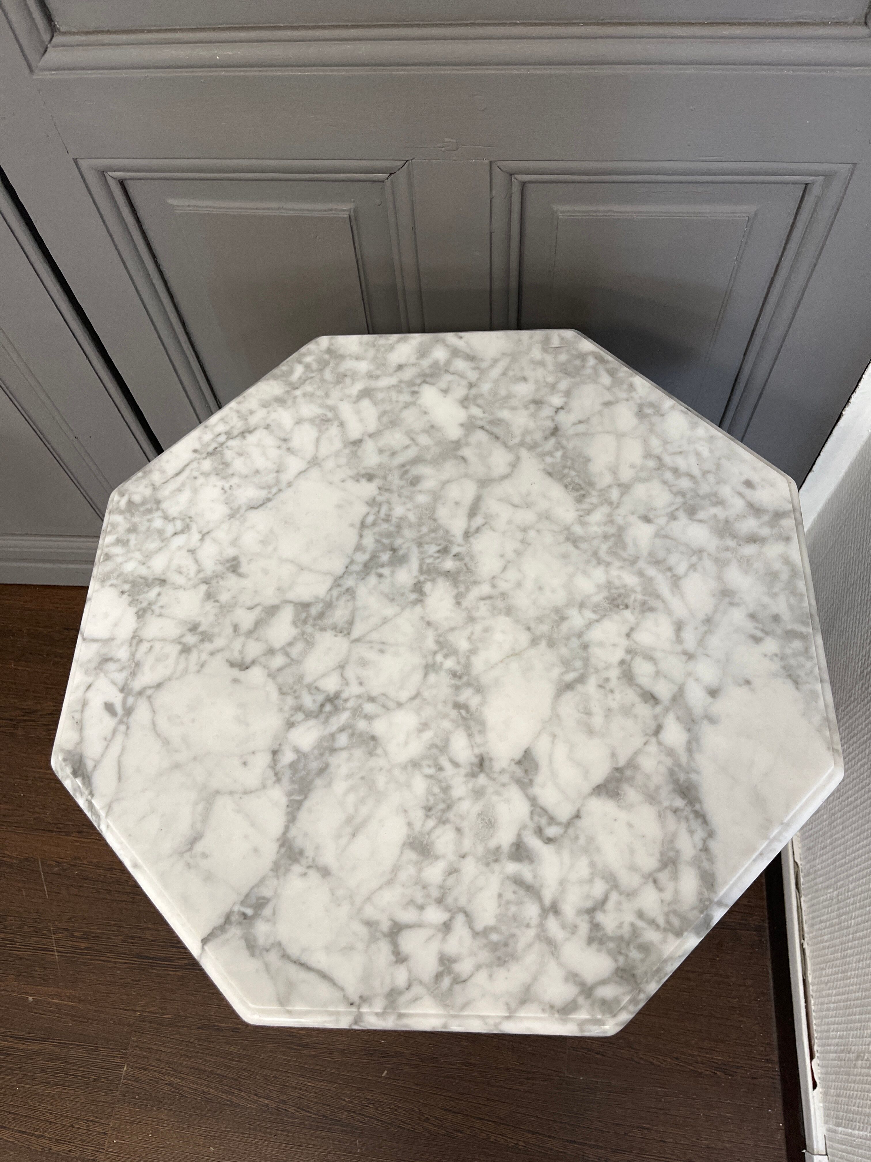 Indian pedestal table