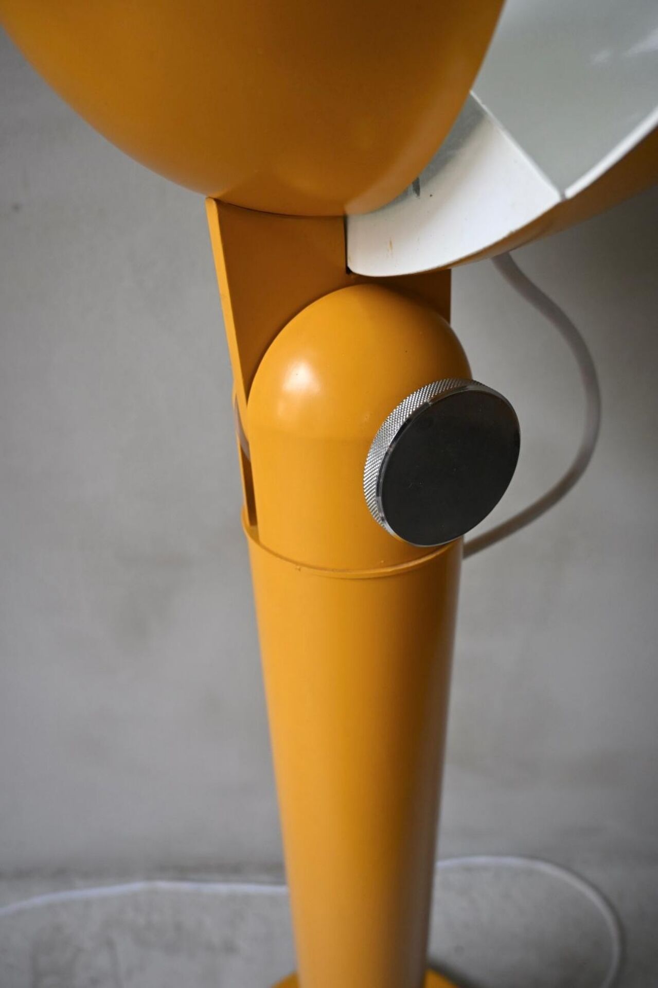 Lampadaire Cuffia par Francesco Buzzi pour Bieffeplast en jaune