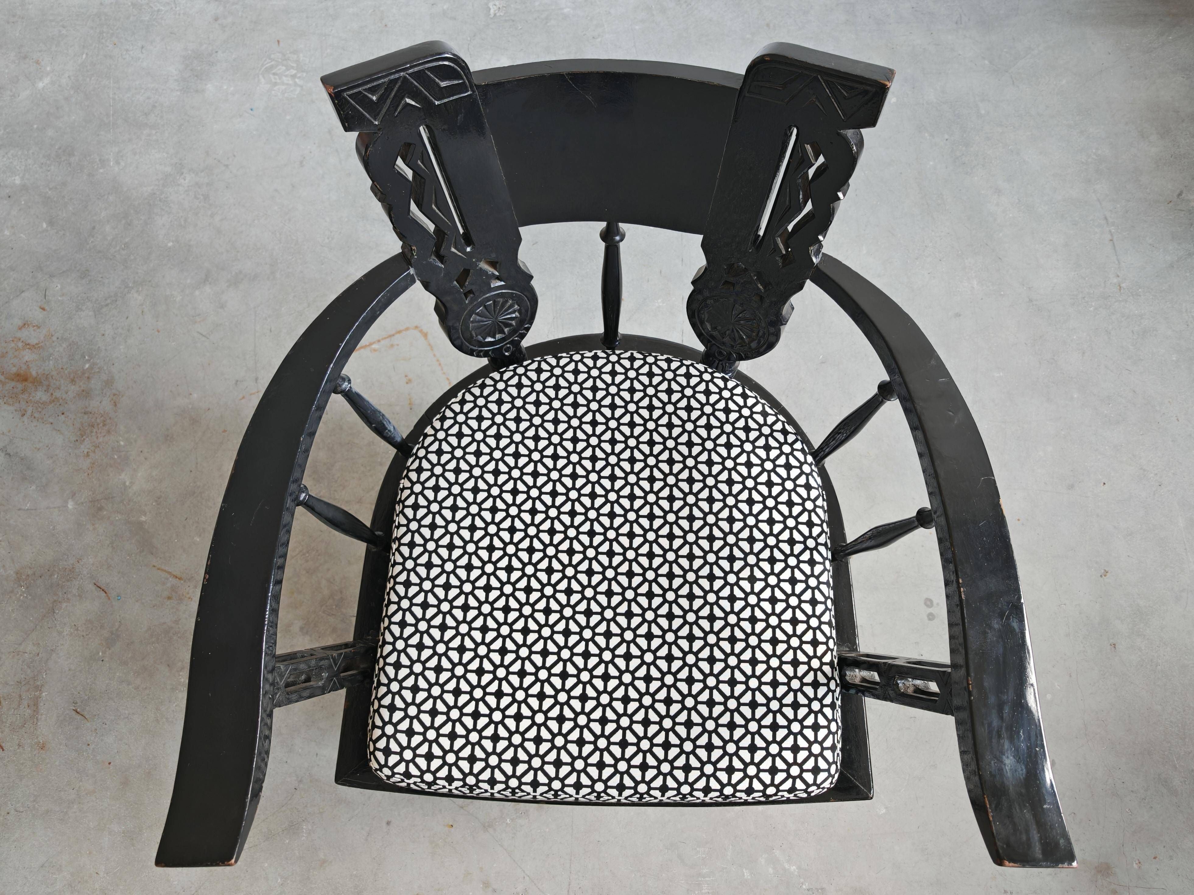 Pair of antique hand-carved armchairs in black lacquer from the 1920s.