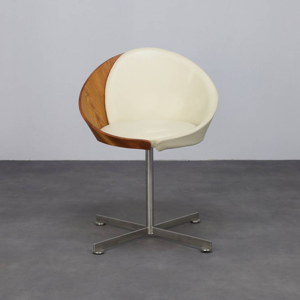 Mid-century modern round chair in teak, leather and steel, 1960s