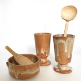 Deux tasses et un sucrier en grès vintage