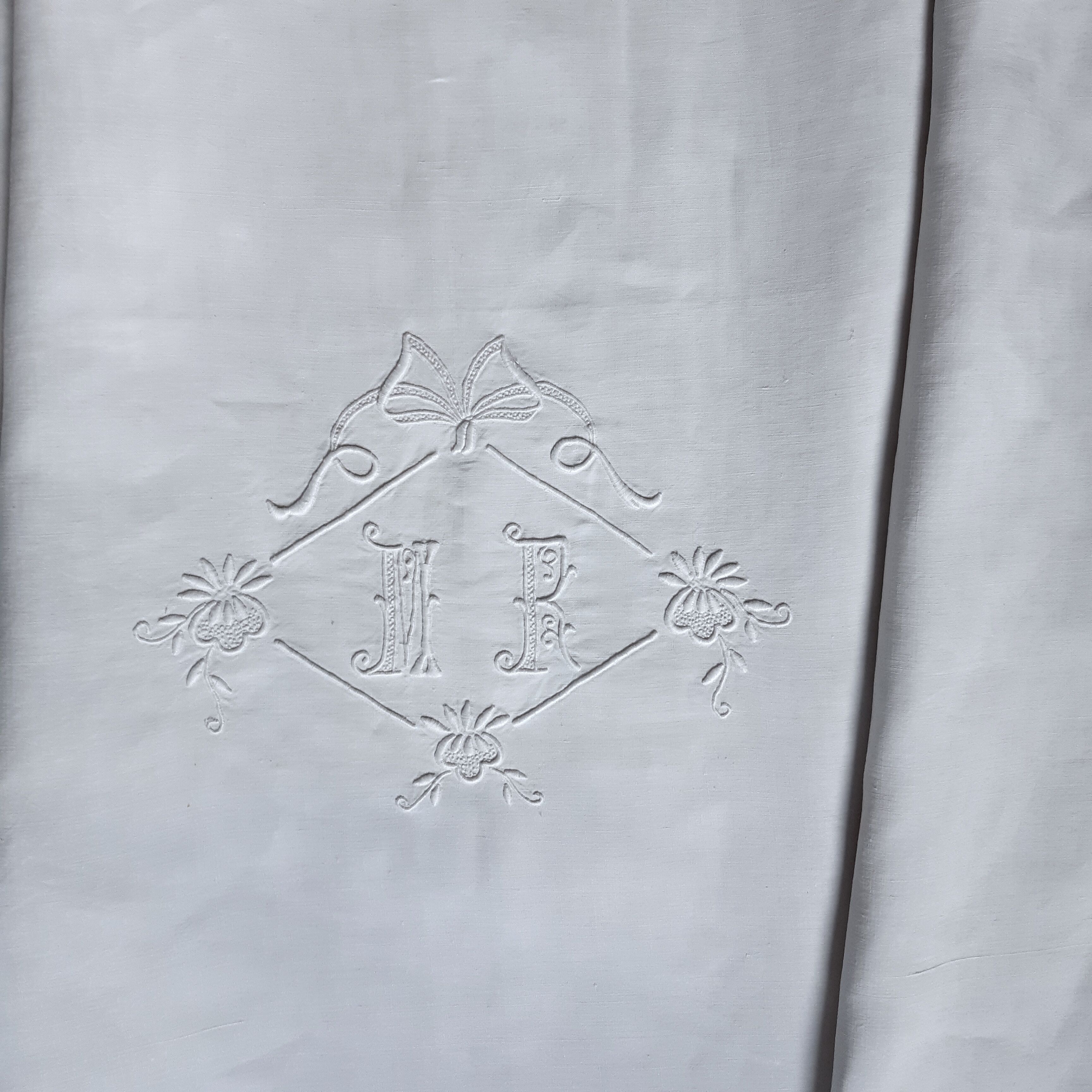 Fine linen sheet with ribbon and florets, monogrammed mr