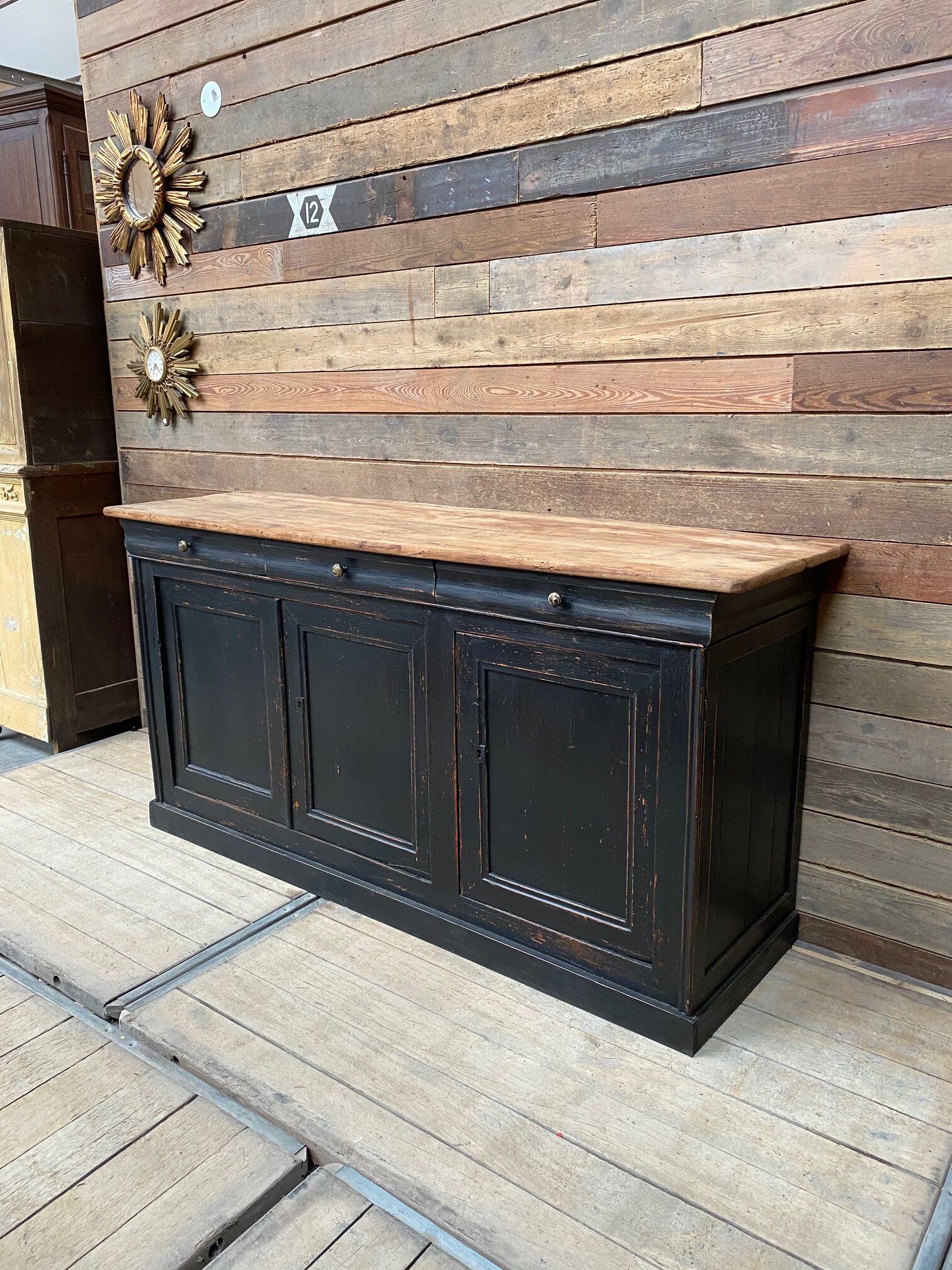 3-door skated buffet